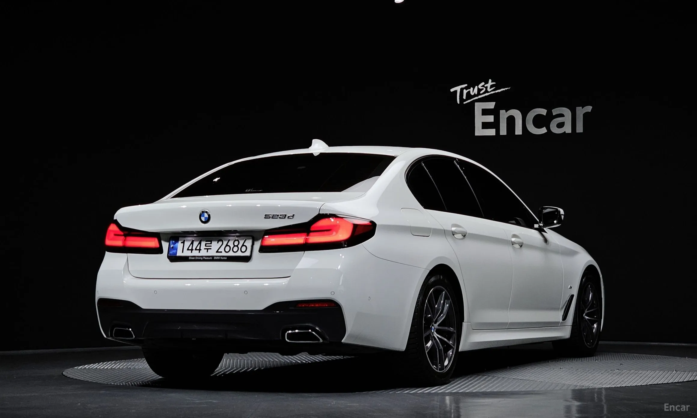 BMW 5 Series (G30) превью 2