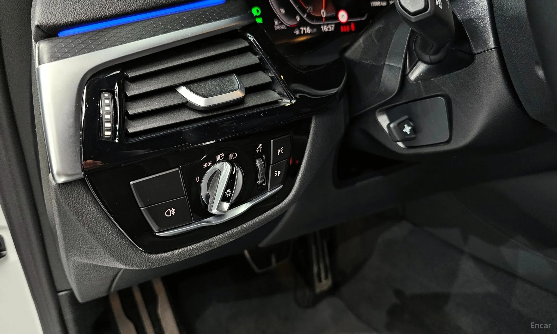 BMW 5 Series (G30) превью 16