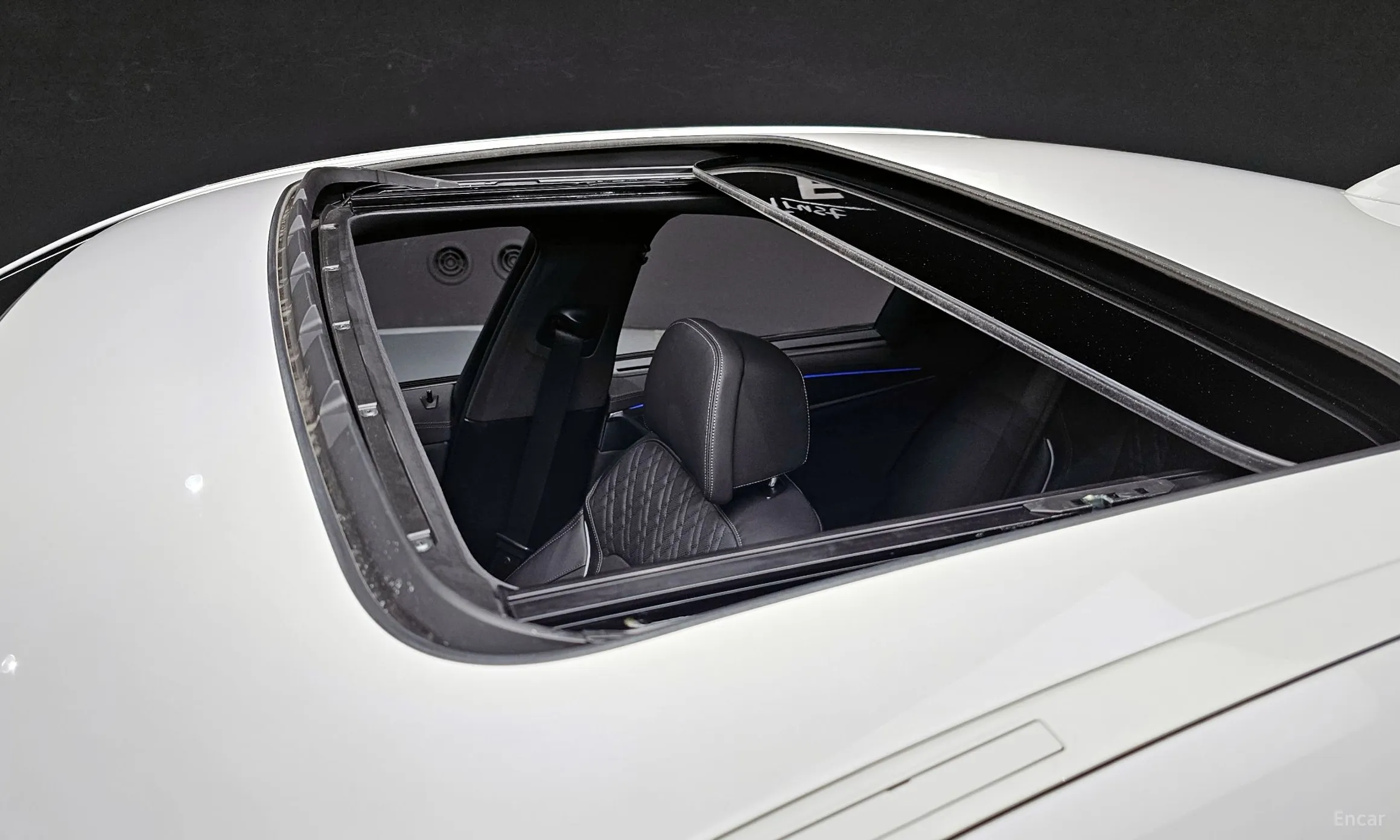 BMW 5 Series (G30) превью 18