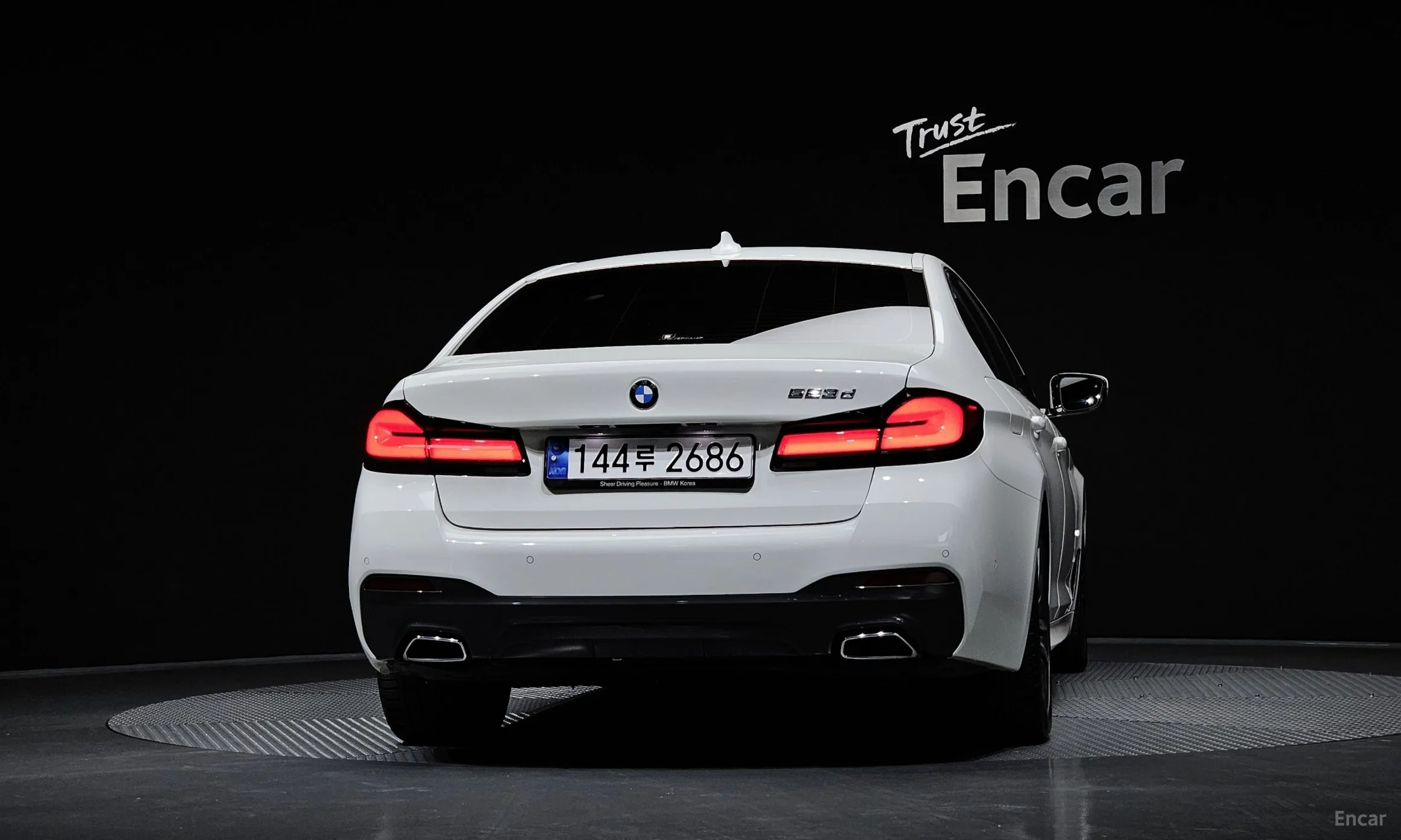 BMW 5 Series (G30) превью 4
