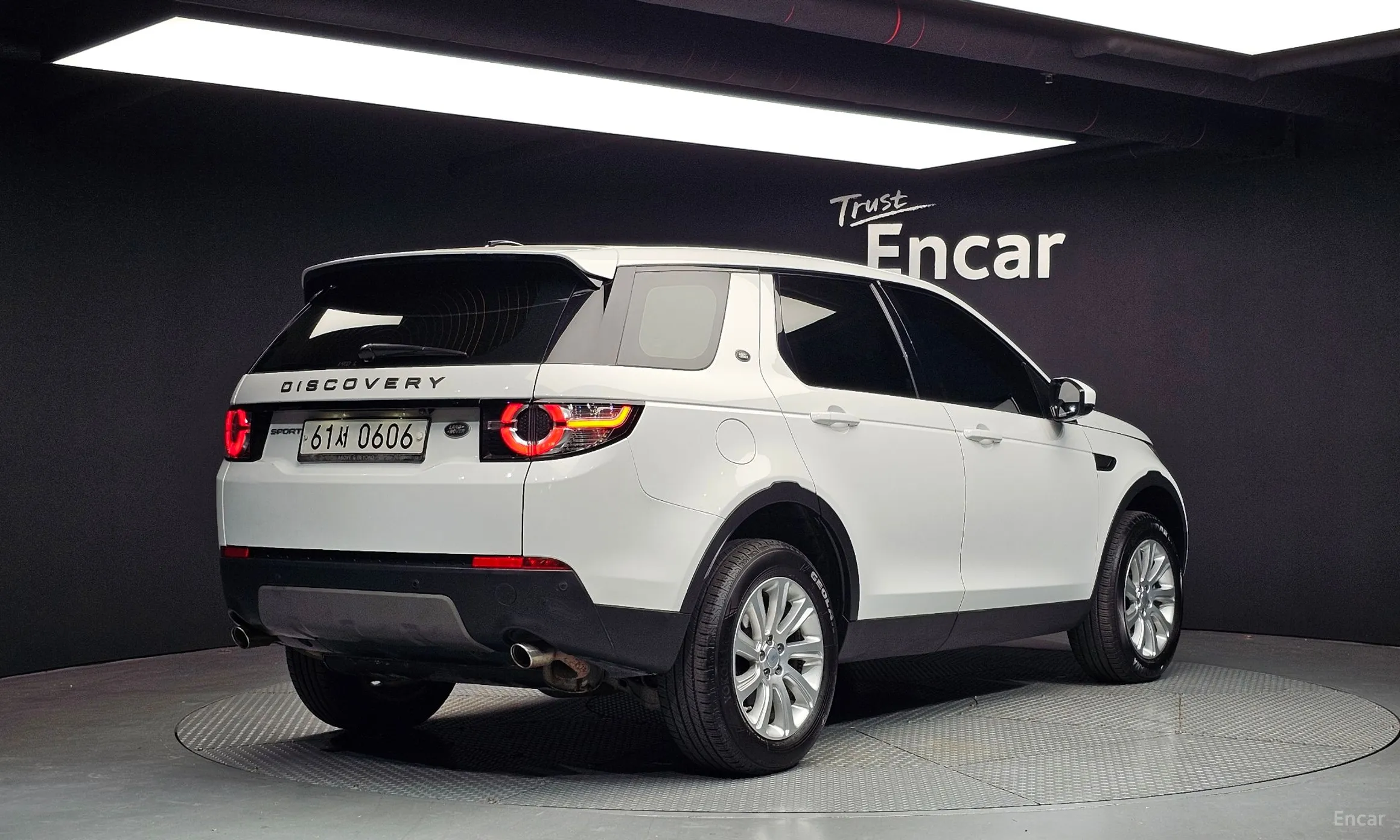 Land Rover Discovery Sports превью 2