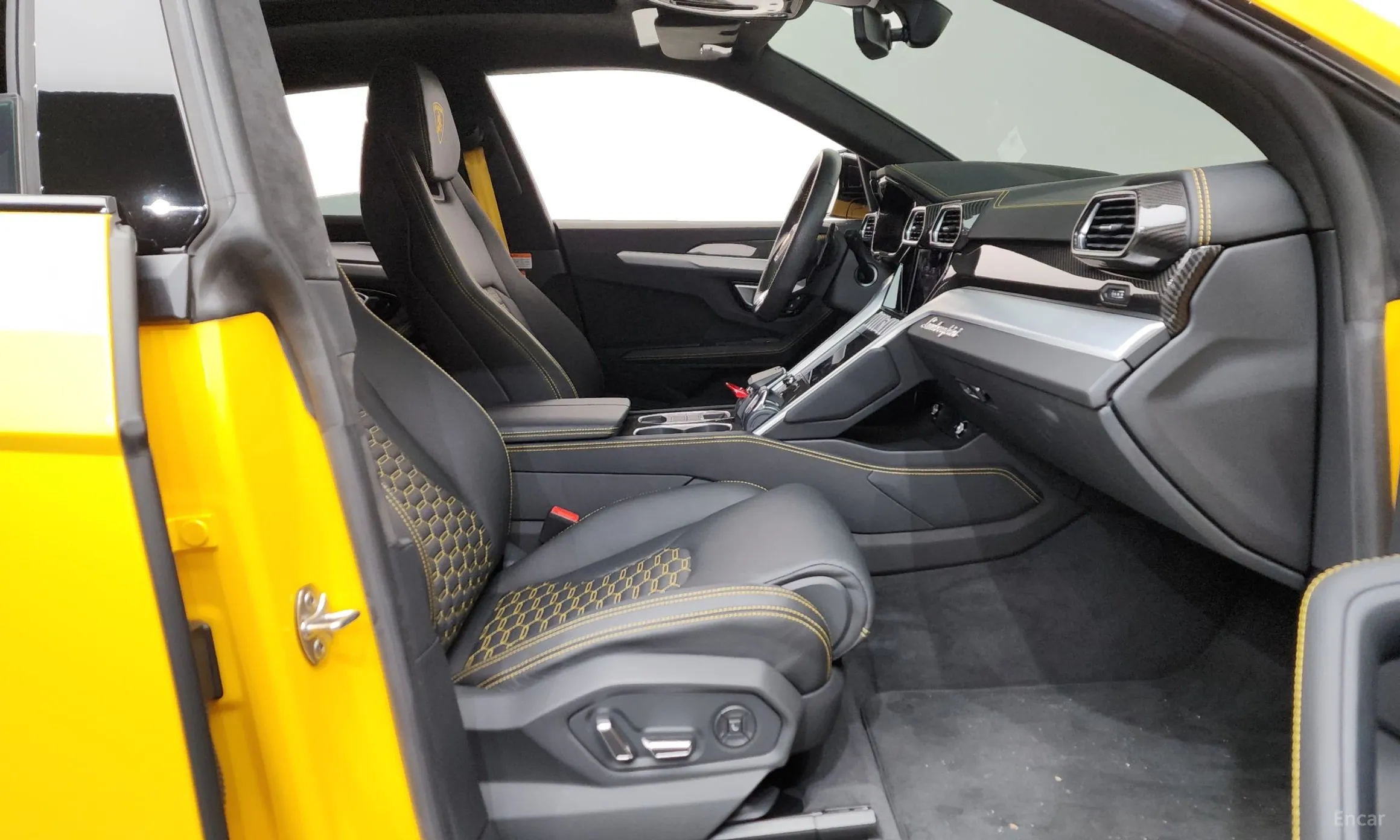 Lamborghini Urus превью 11
