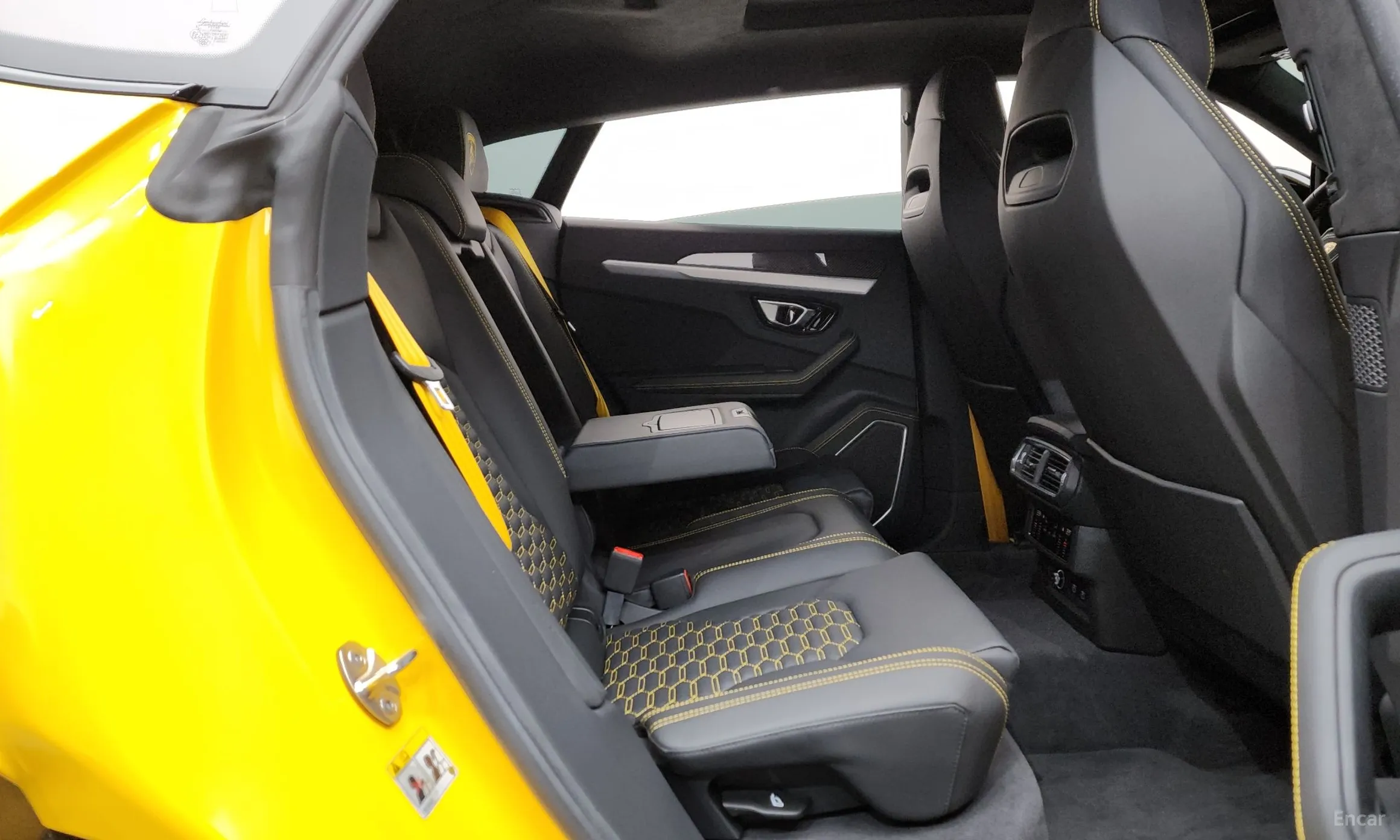 Lamborghini Urus превью 12
