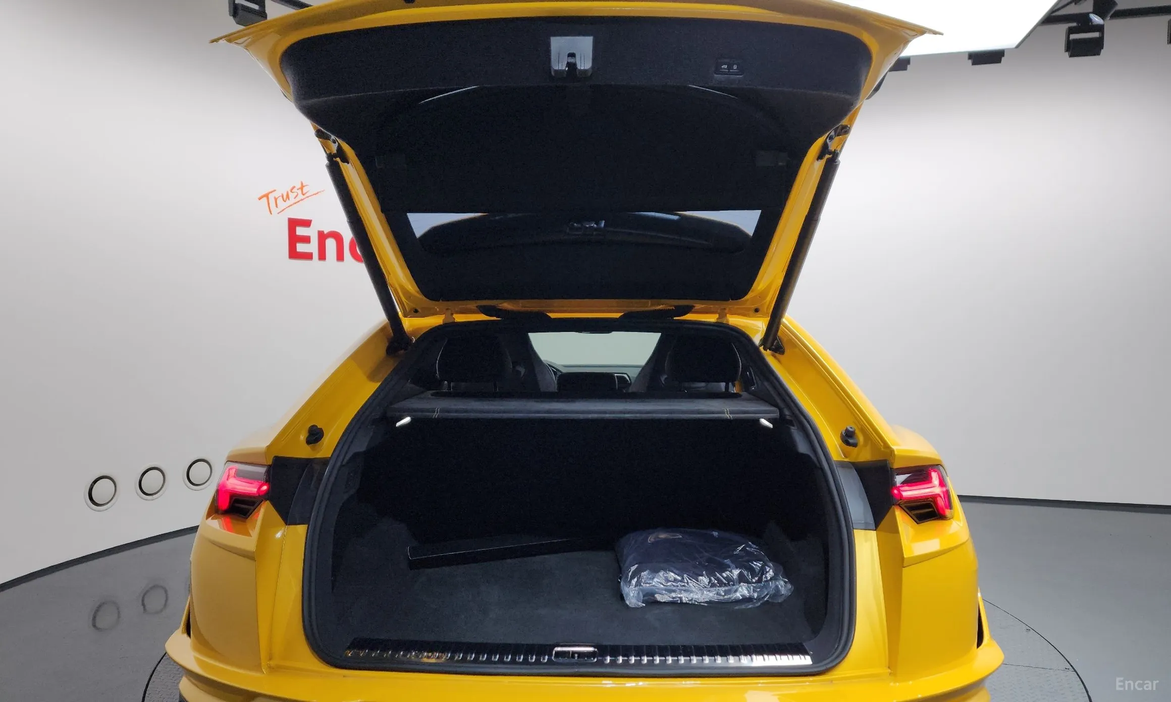 Lamborghini Urus превью 19