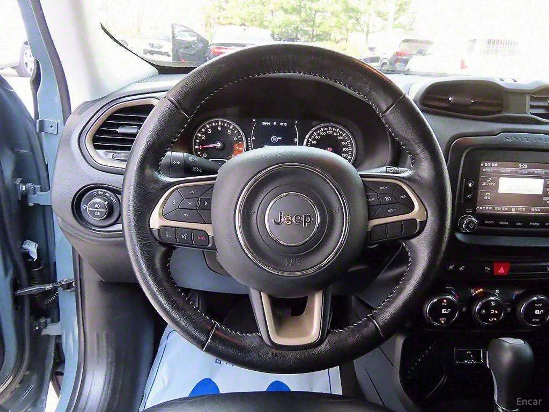 Jeep Renegade превью 7