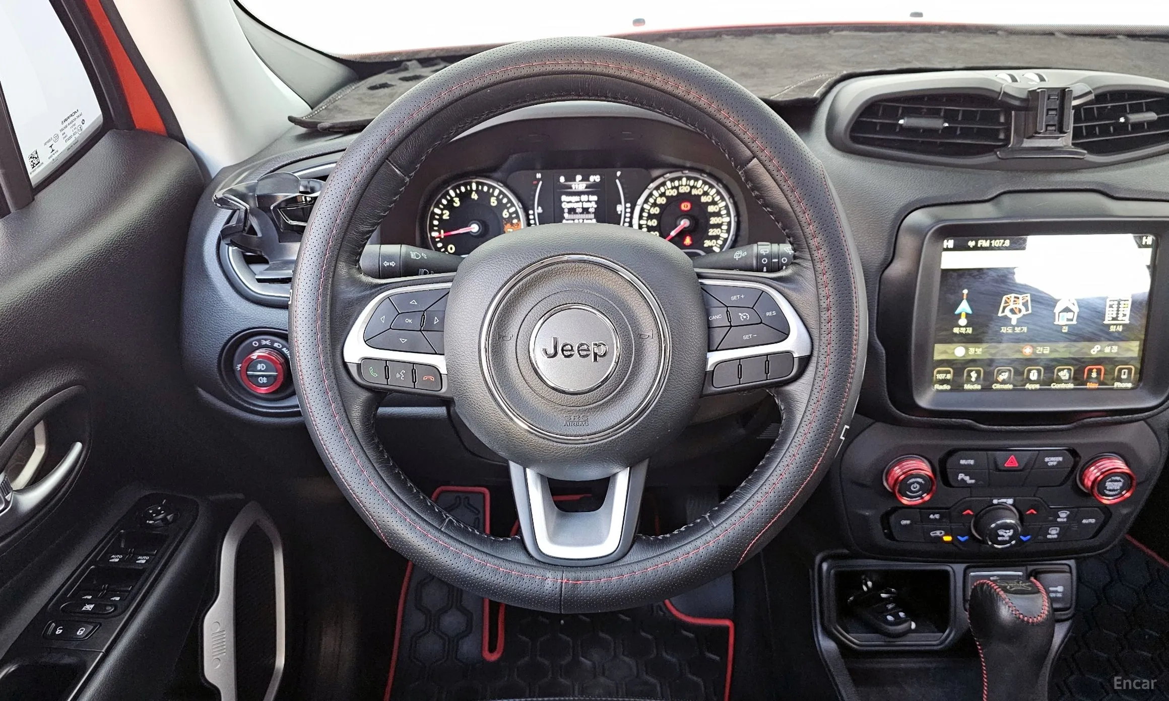 Jeep Renegade превью 13