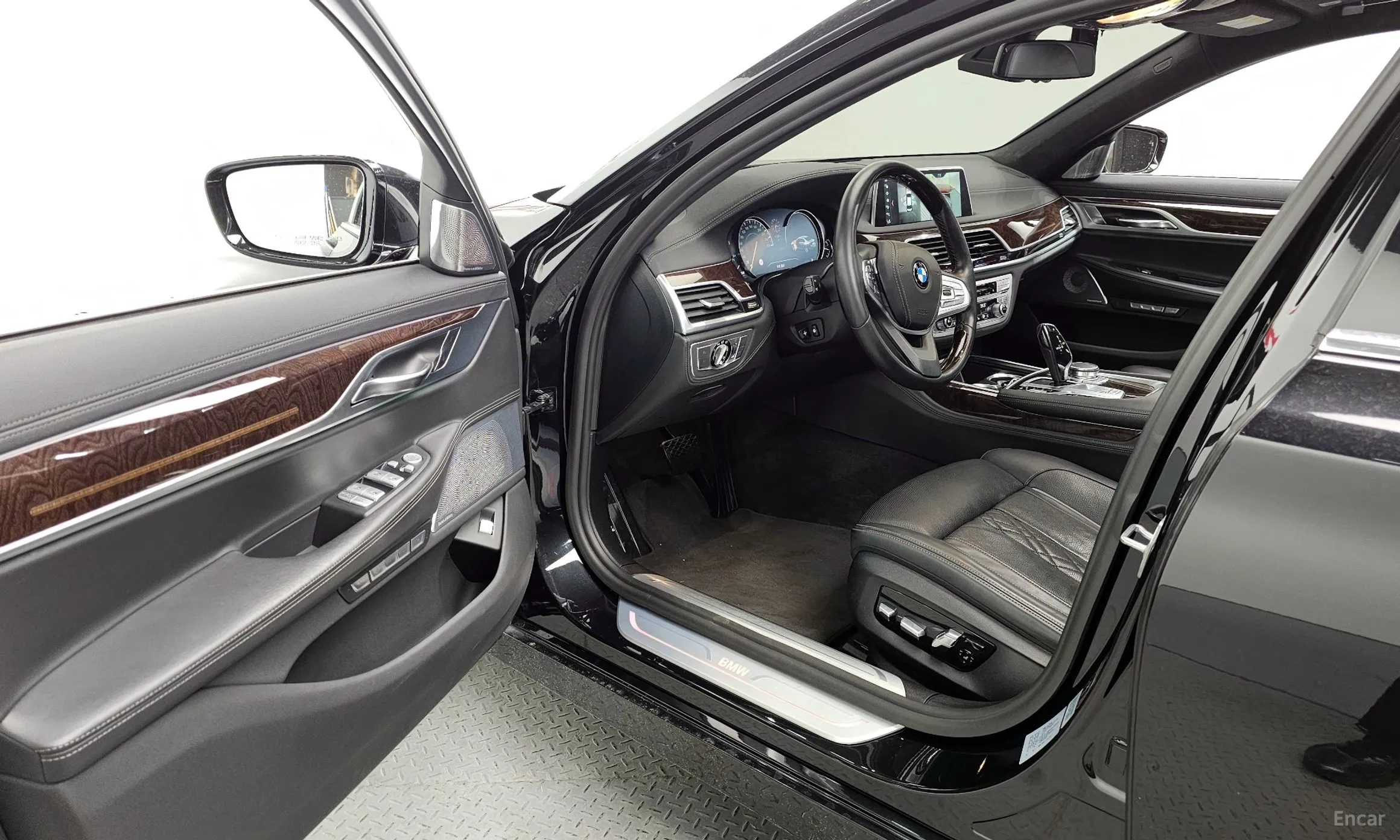 BMW 7 Series (G11) превью 10