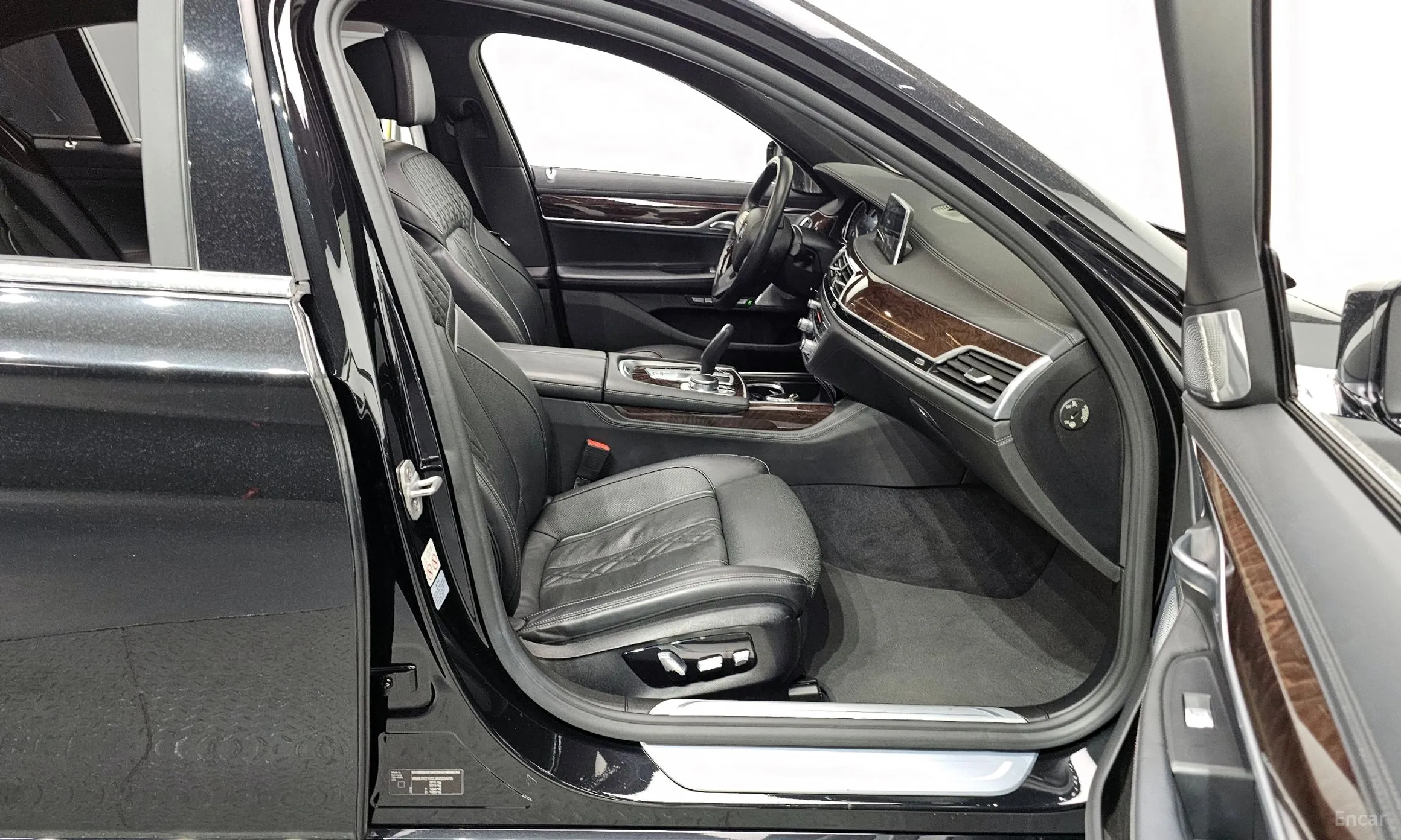 BMW 7 Series (G11) превью 11