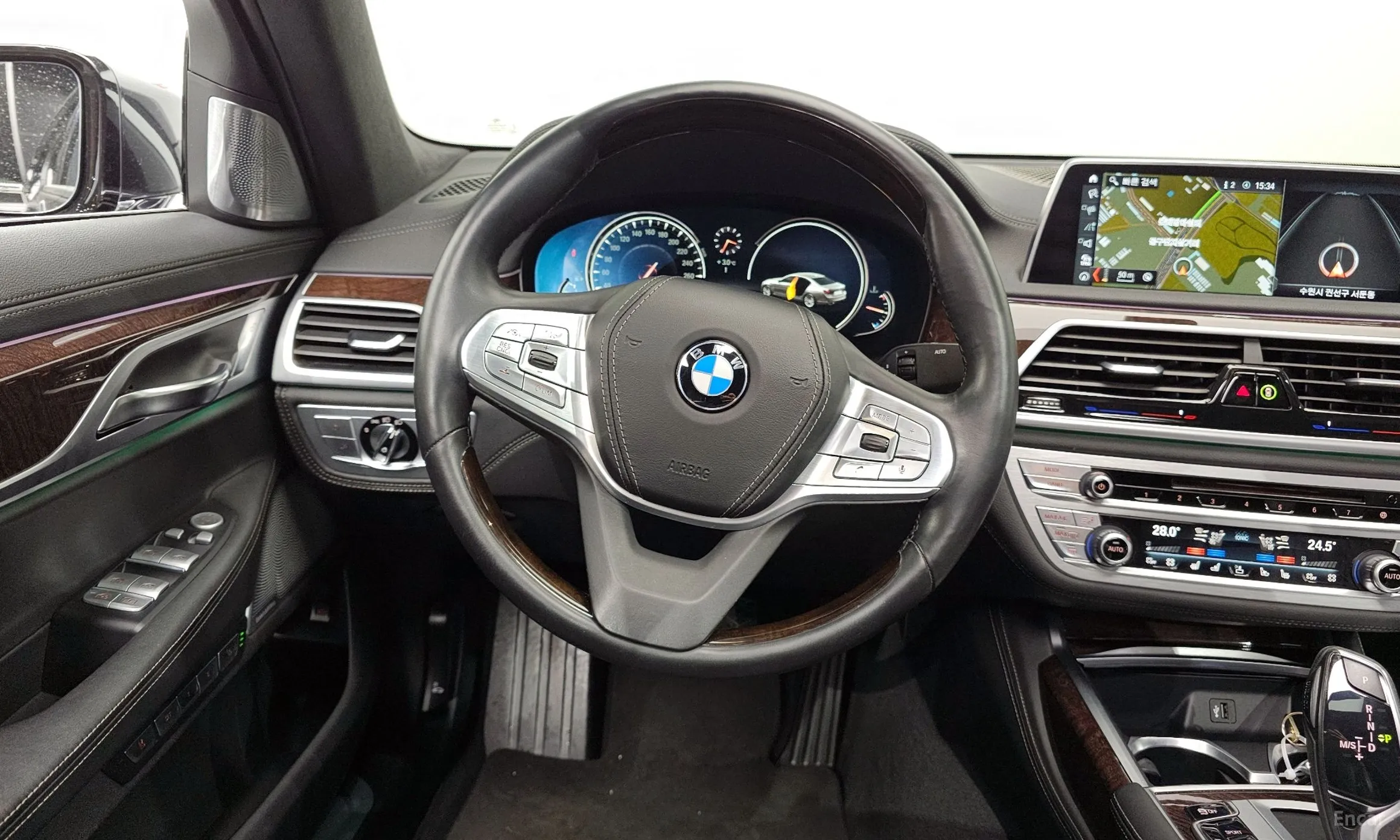 BMW 7 Series (G11) превью 13
