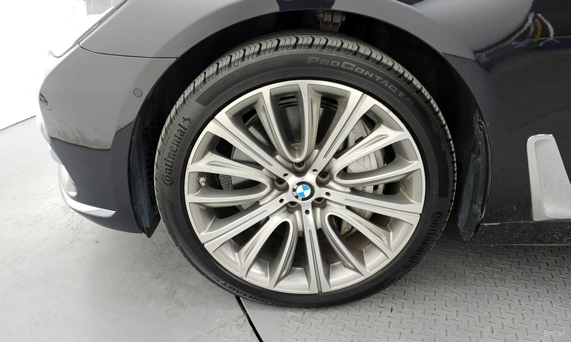 BMW 7 Series (G11) превью 5