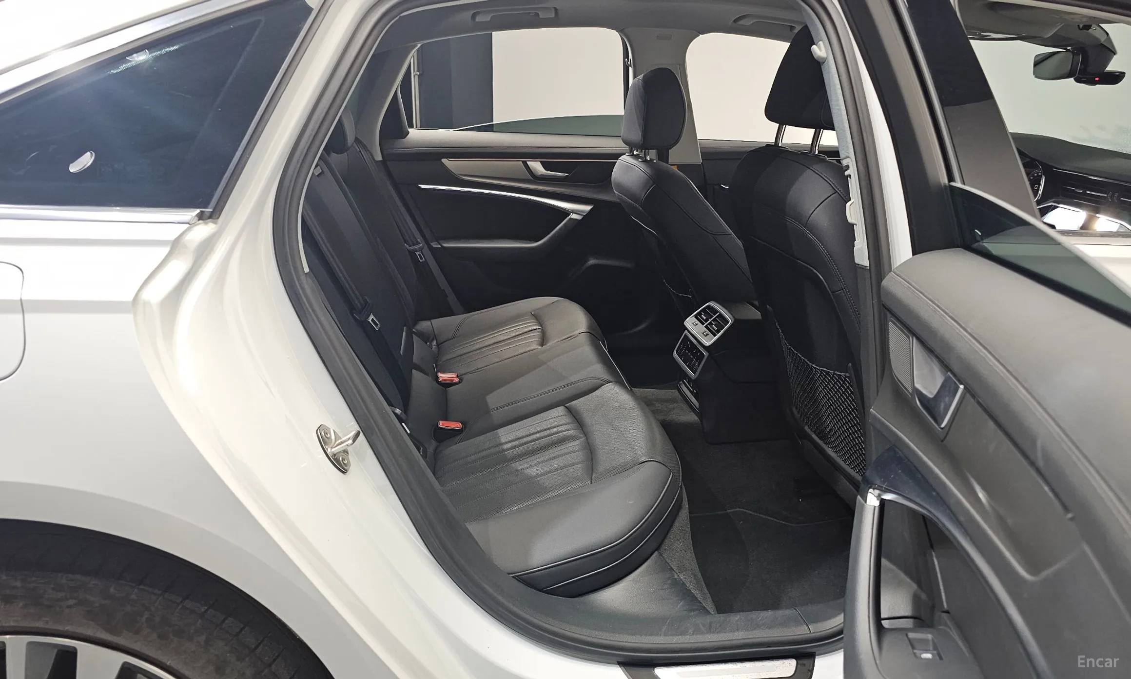 Audi A6 (C8) превью 12