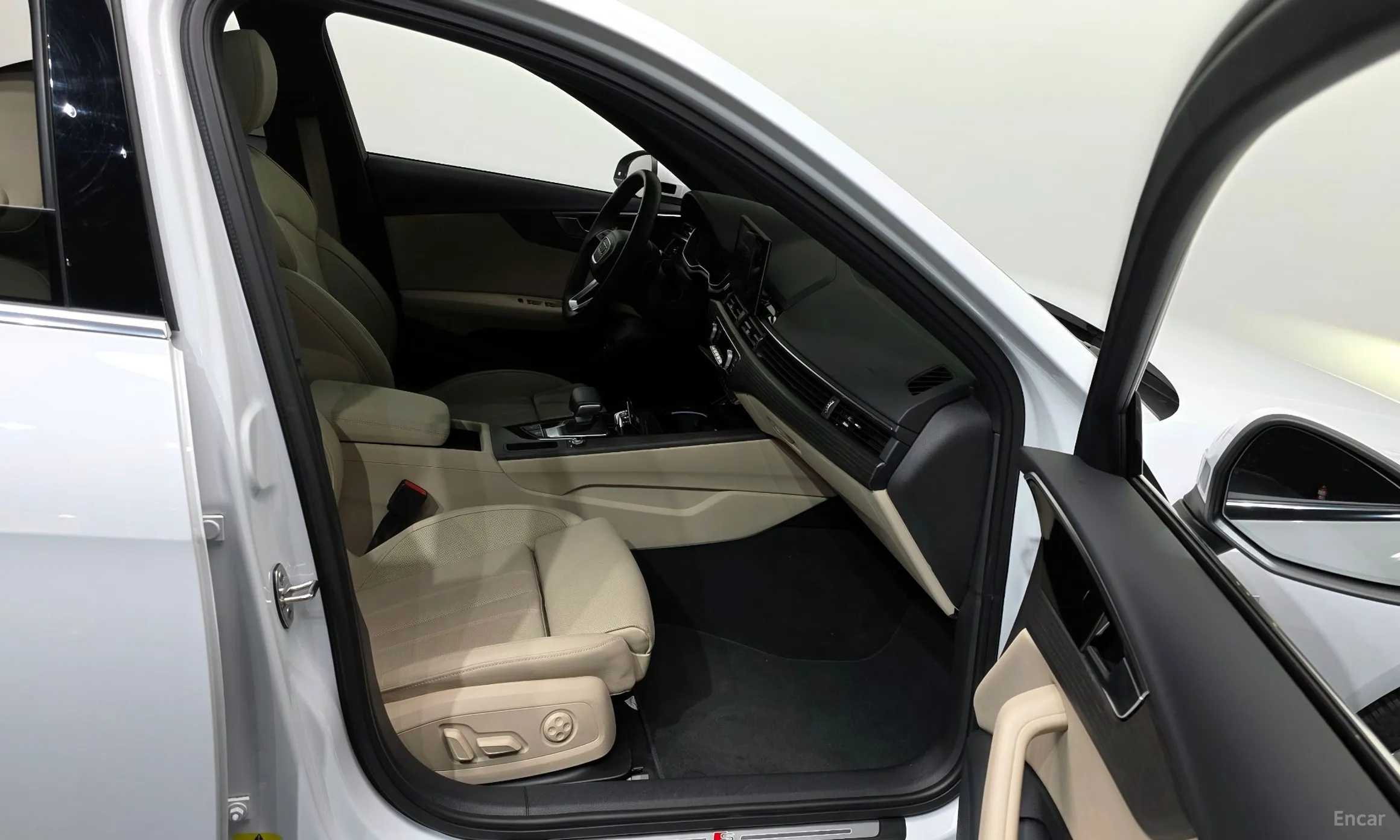 Audi A4 (B9) превью 11