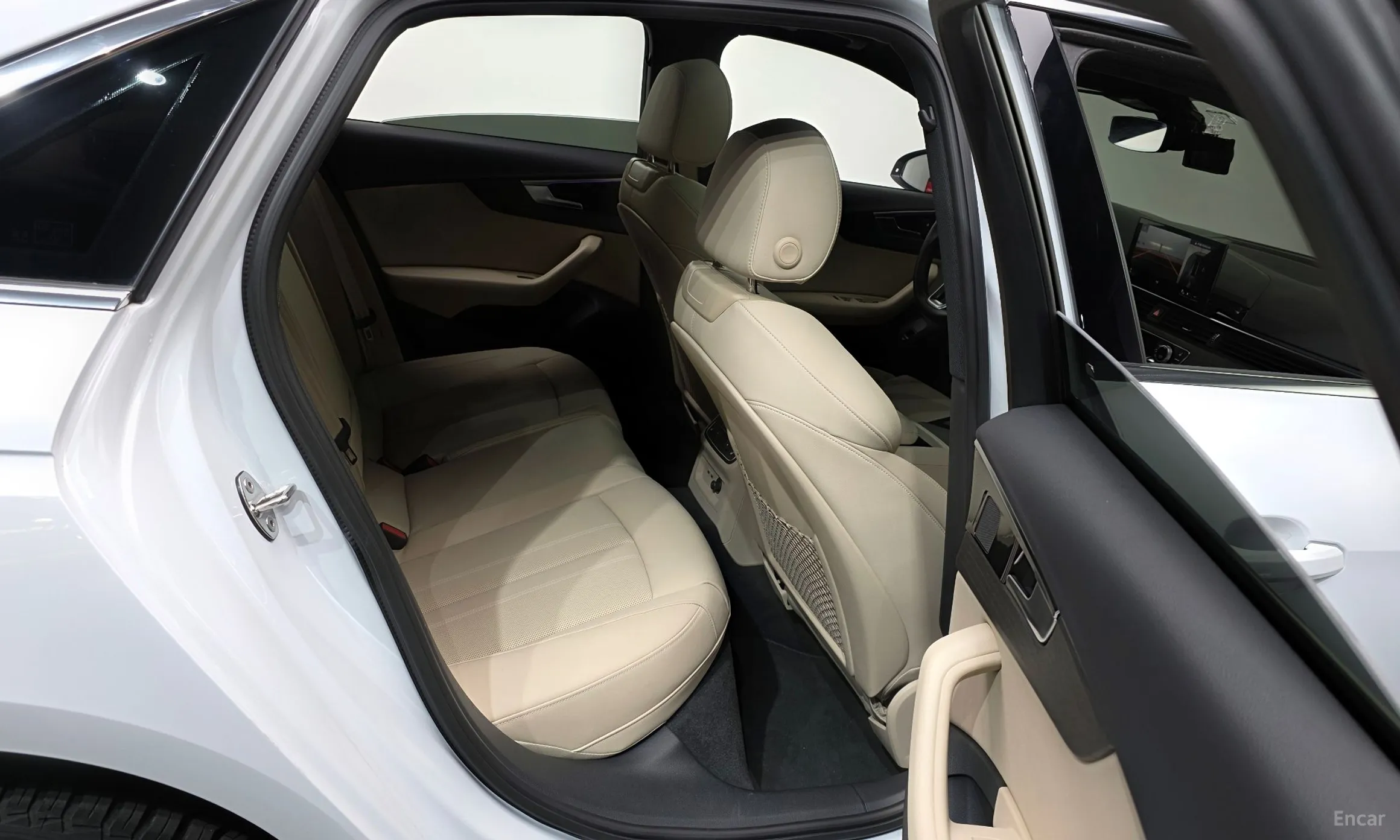 Audi A4 (B9) превью 12