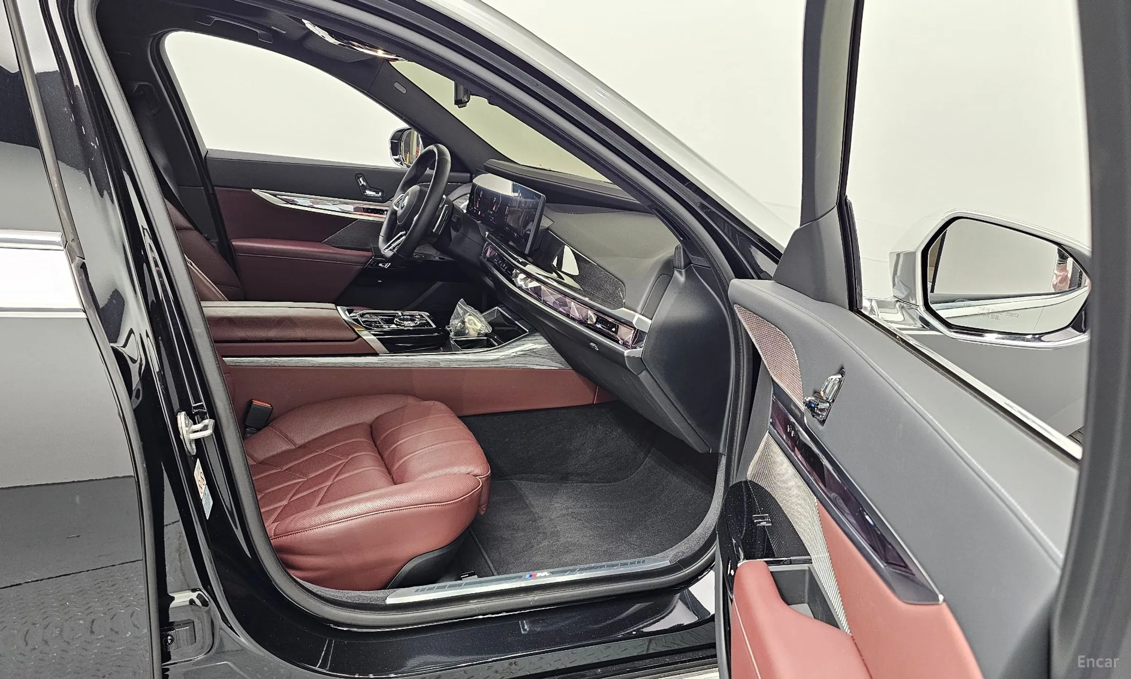 BMW 7 Series (G70) превью 10