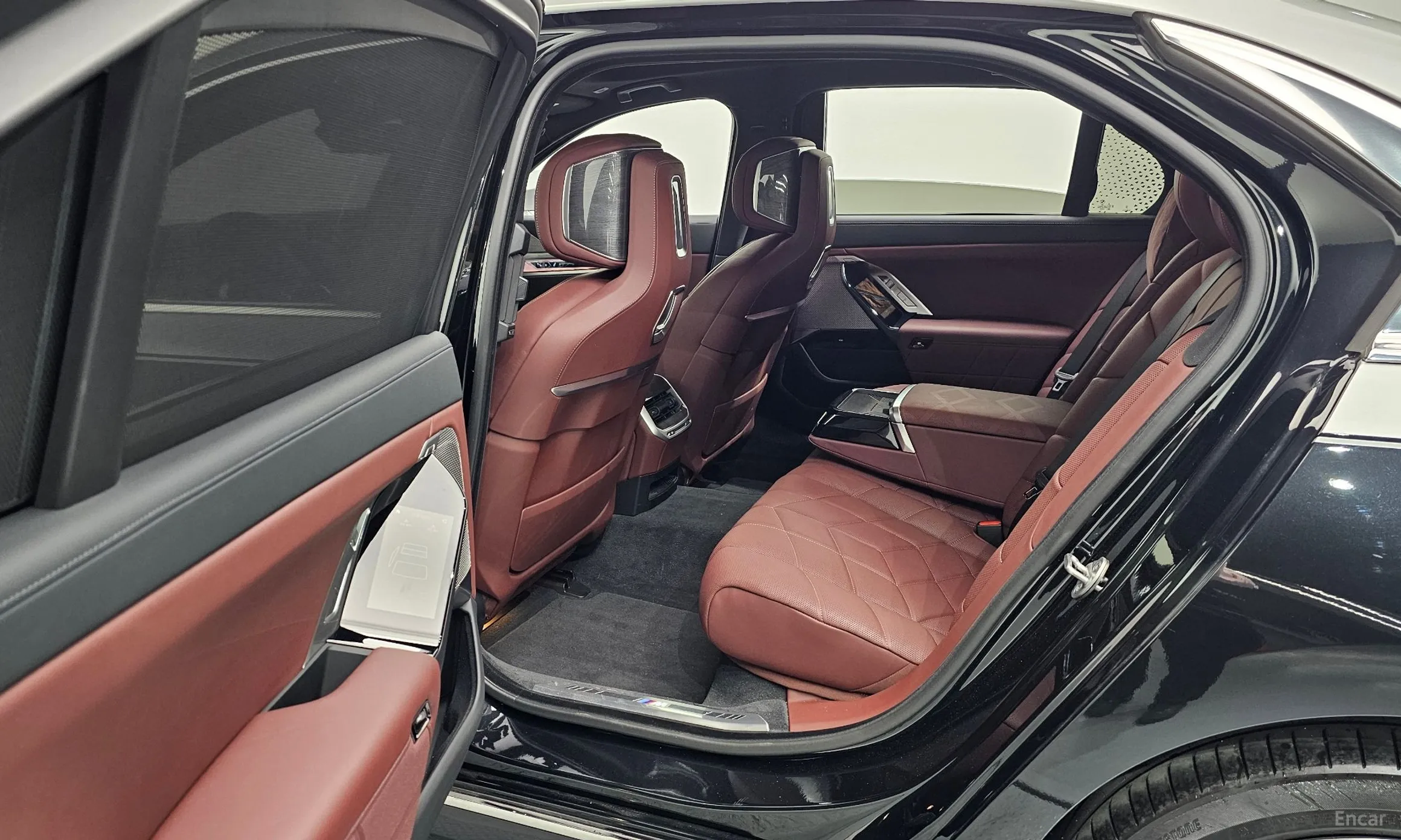 BMW 7 Series (G70) превью 12