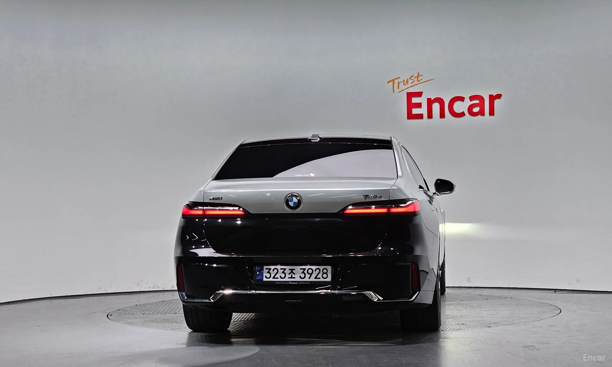 BMW 7 Series (G70) превью 4