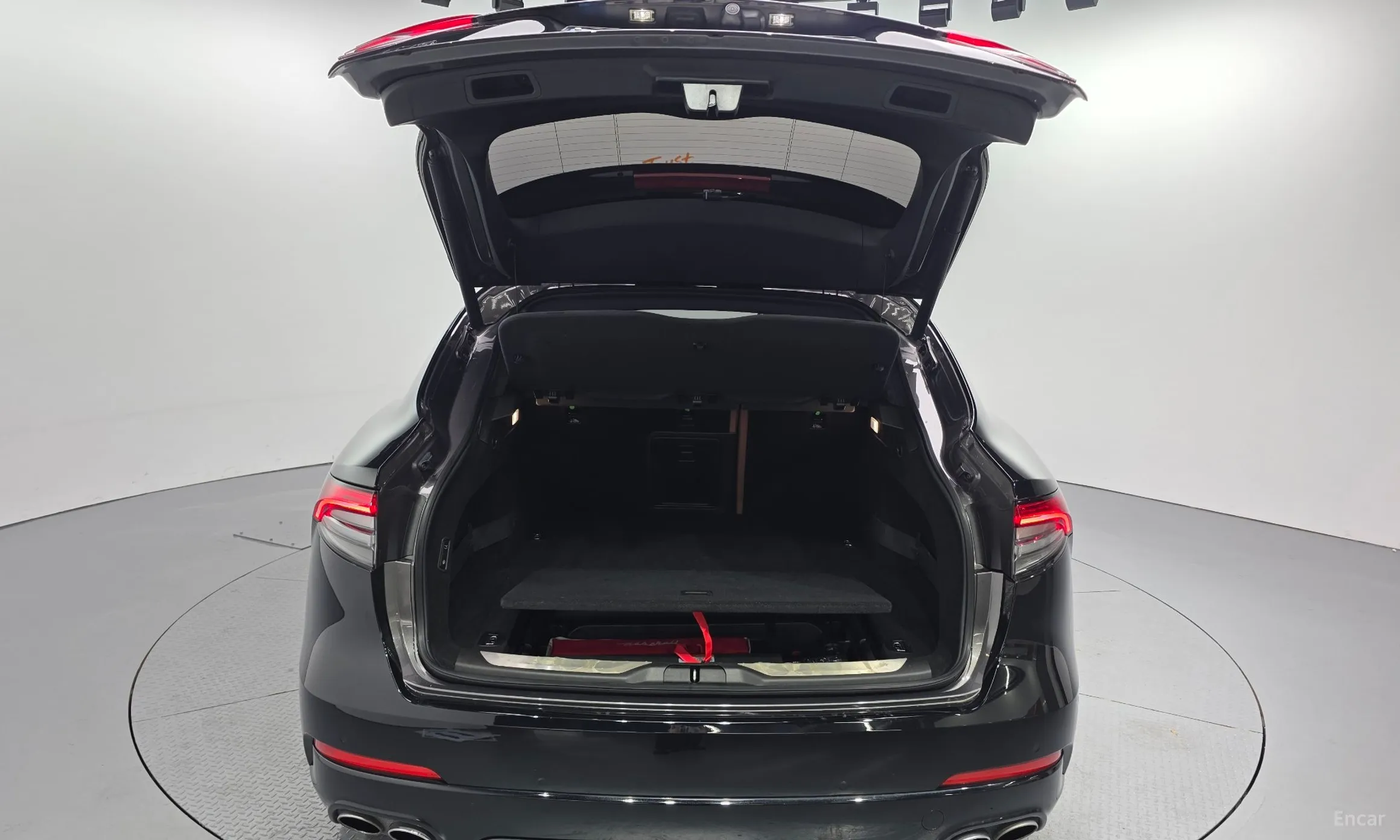 Maserati Levante превью 20