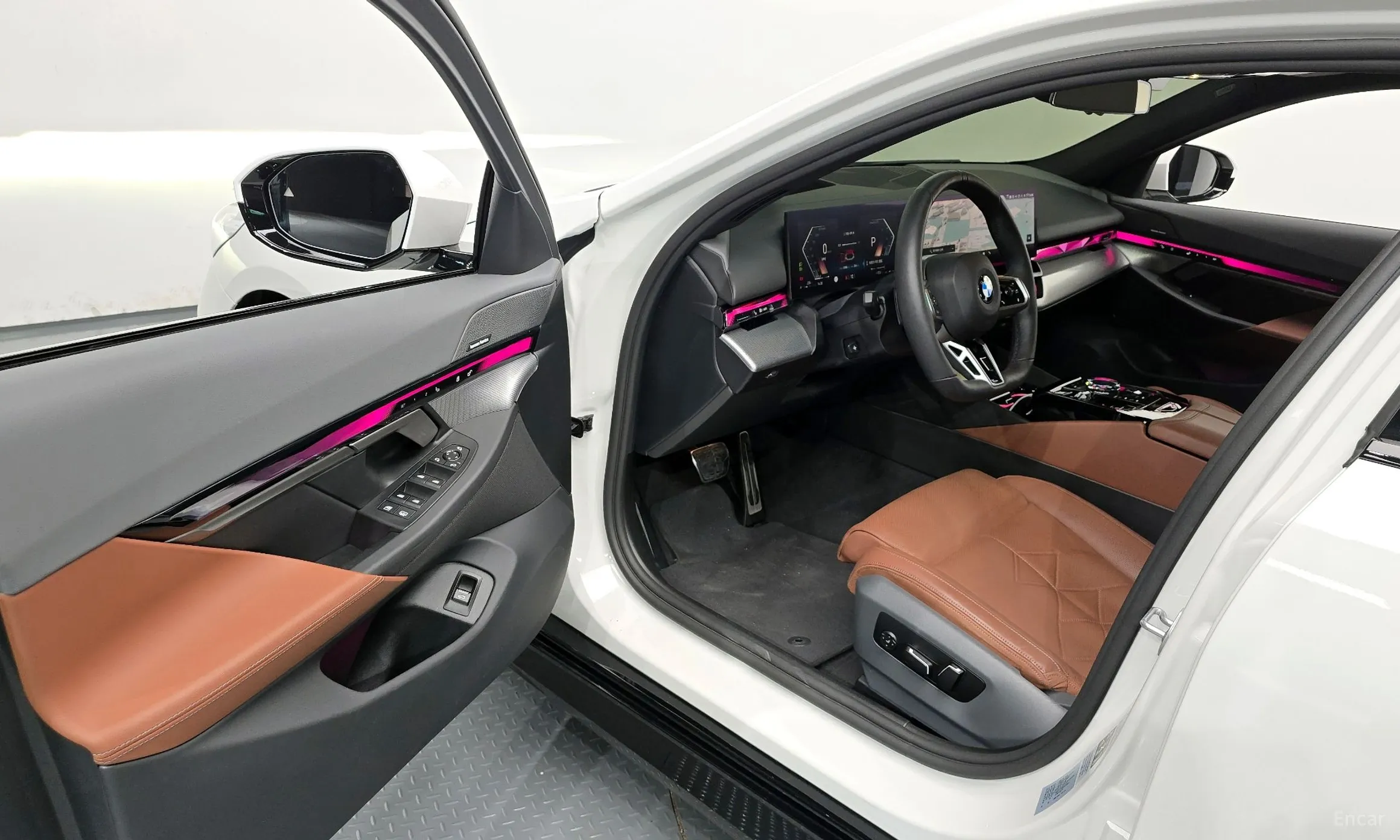 BMW 5 Series (G60) превью 10