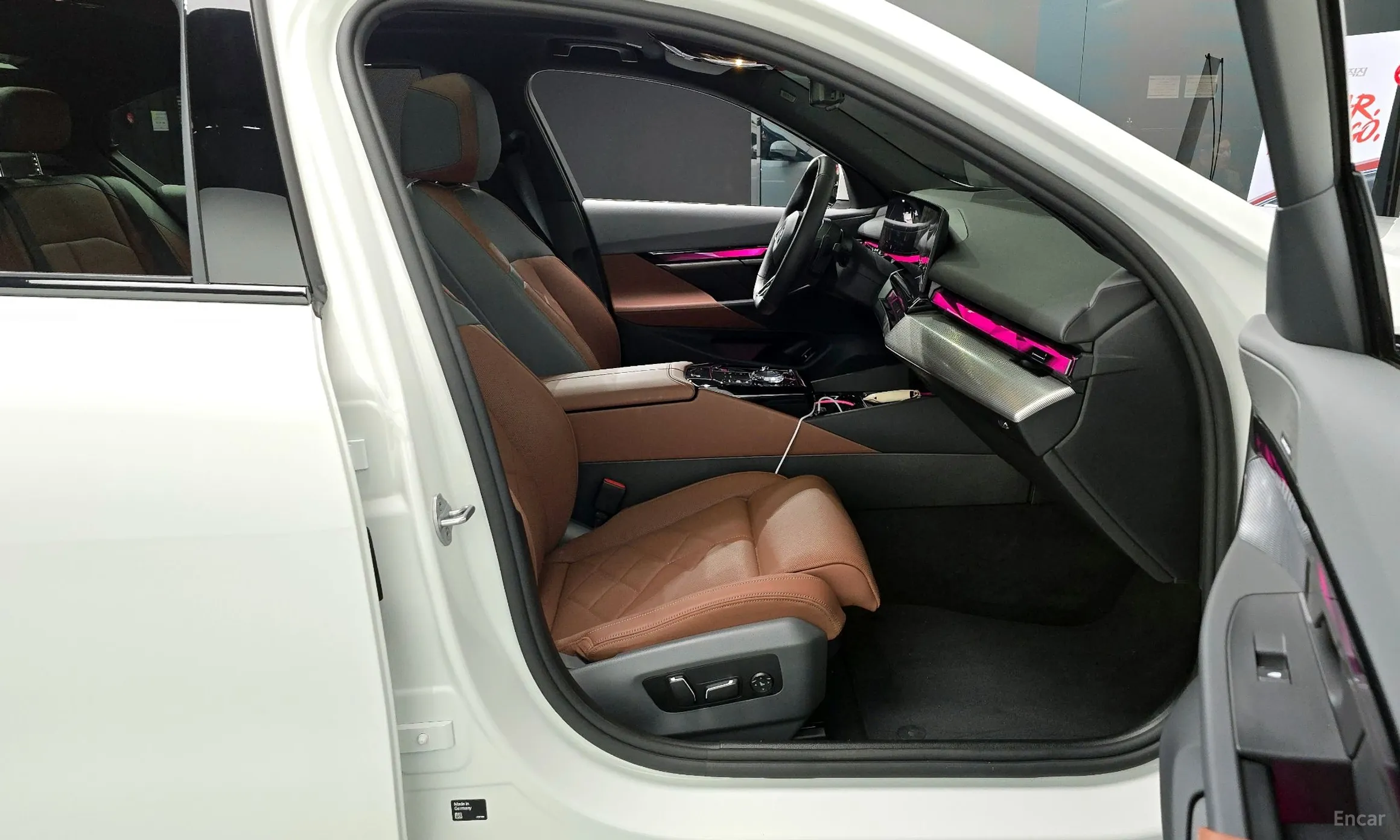 BMW 5 Series (G60) превью 11