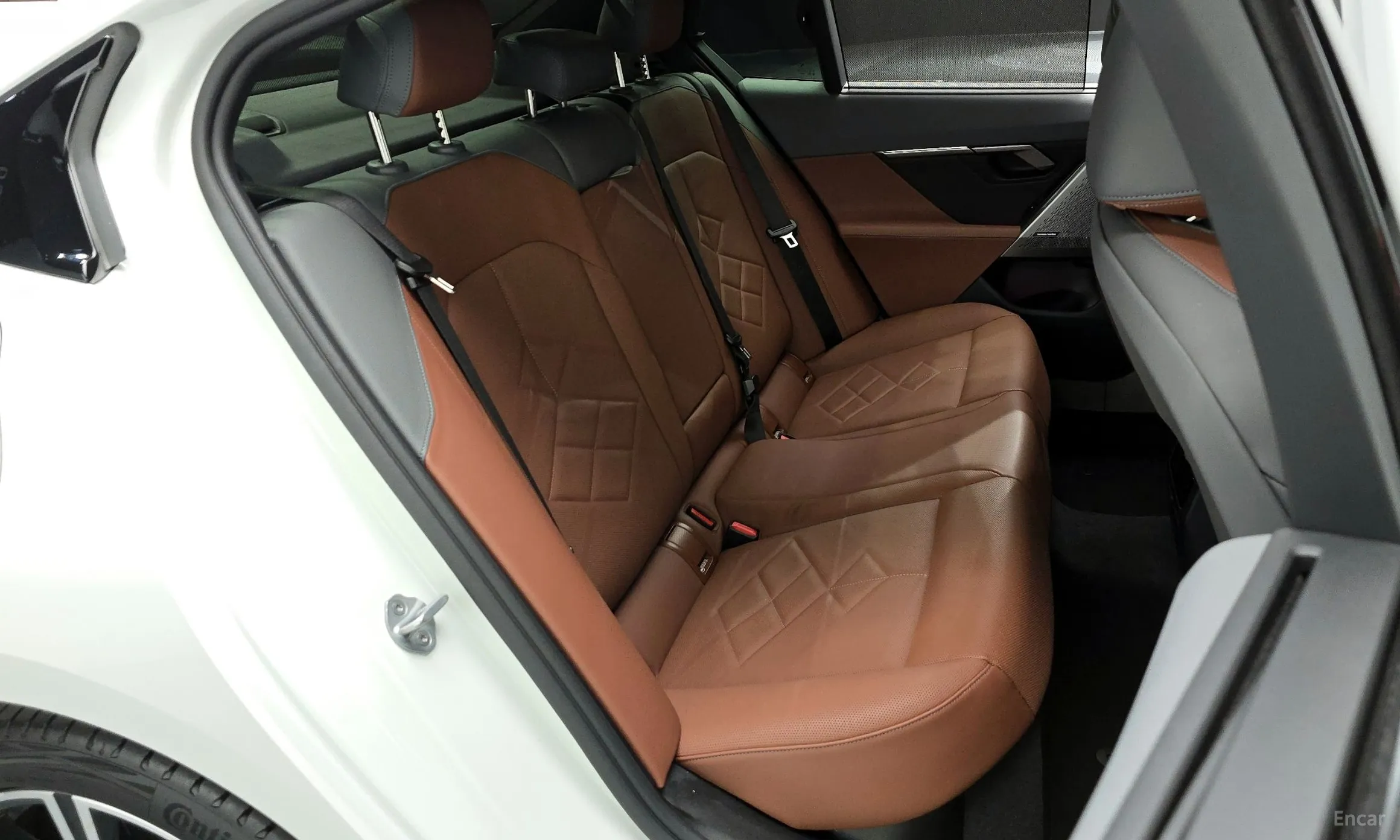 BMW 5 Series (G60) превью 12
