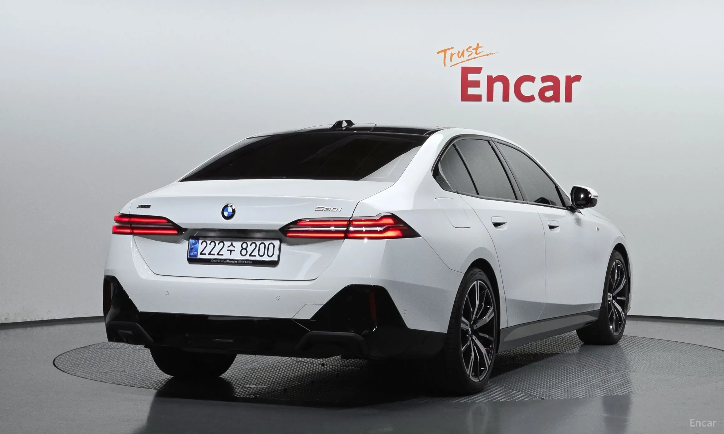 BMW 5 Series (G60) превью 2
