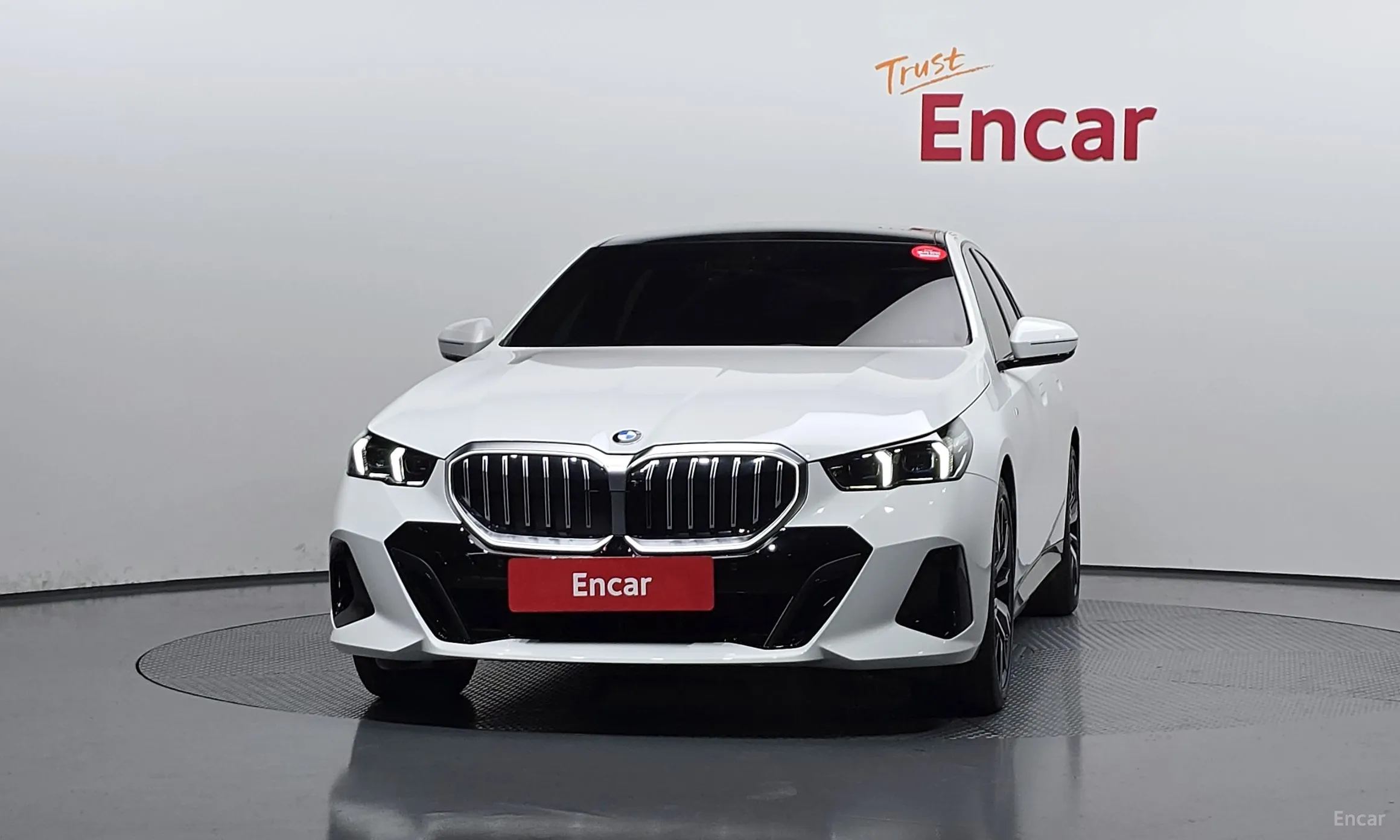BMW 5 Series (G60) превью 3