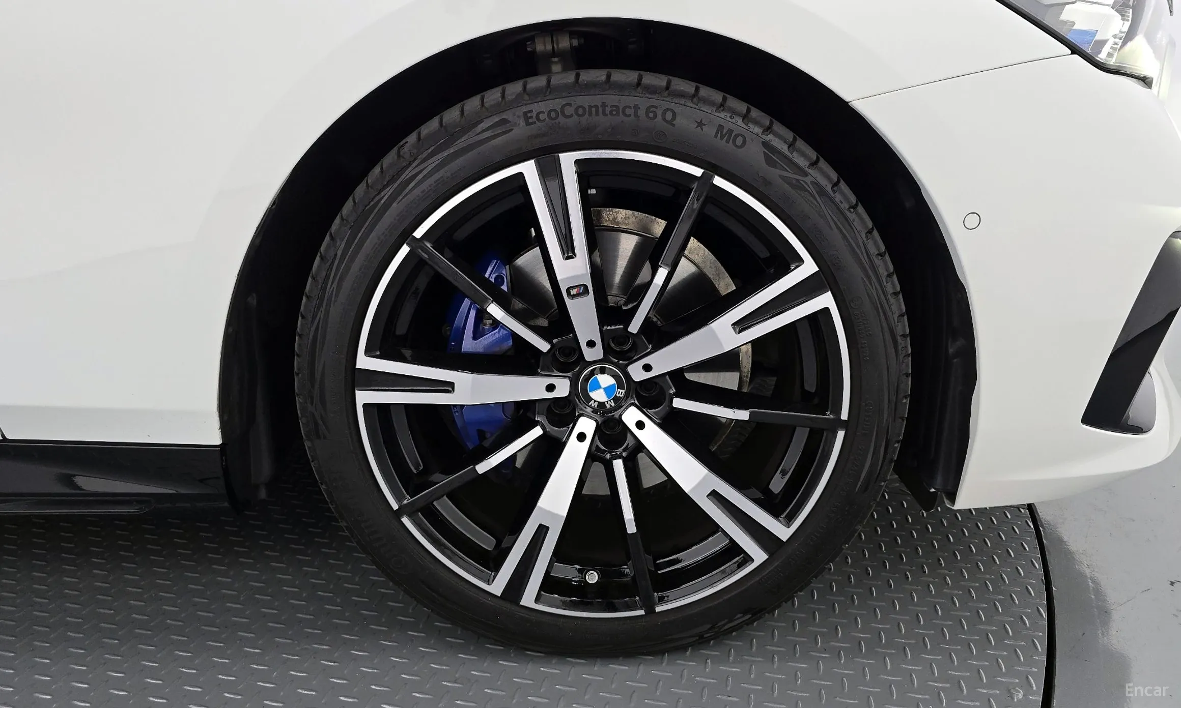 BMW 5 Series (G60) превью 5