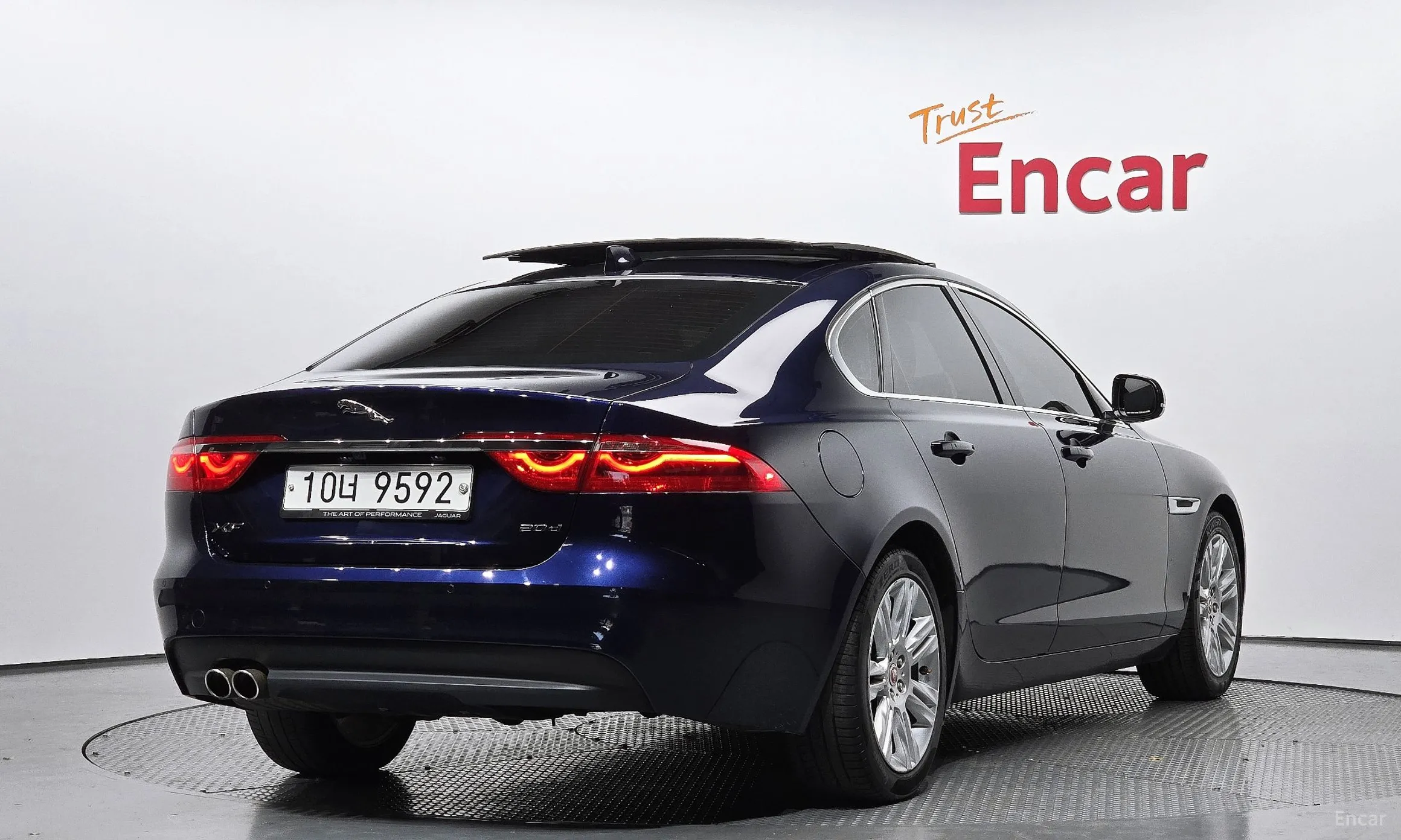 Jaguar XF (x260)