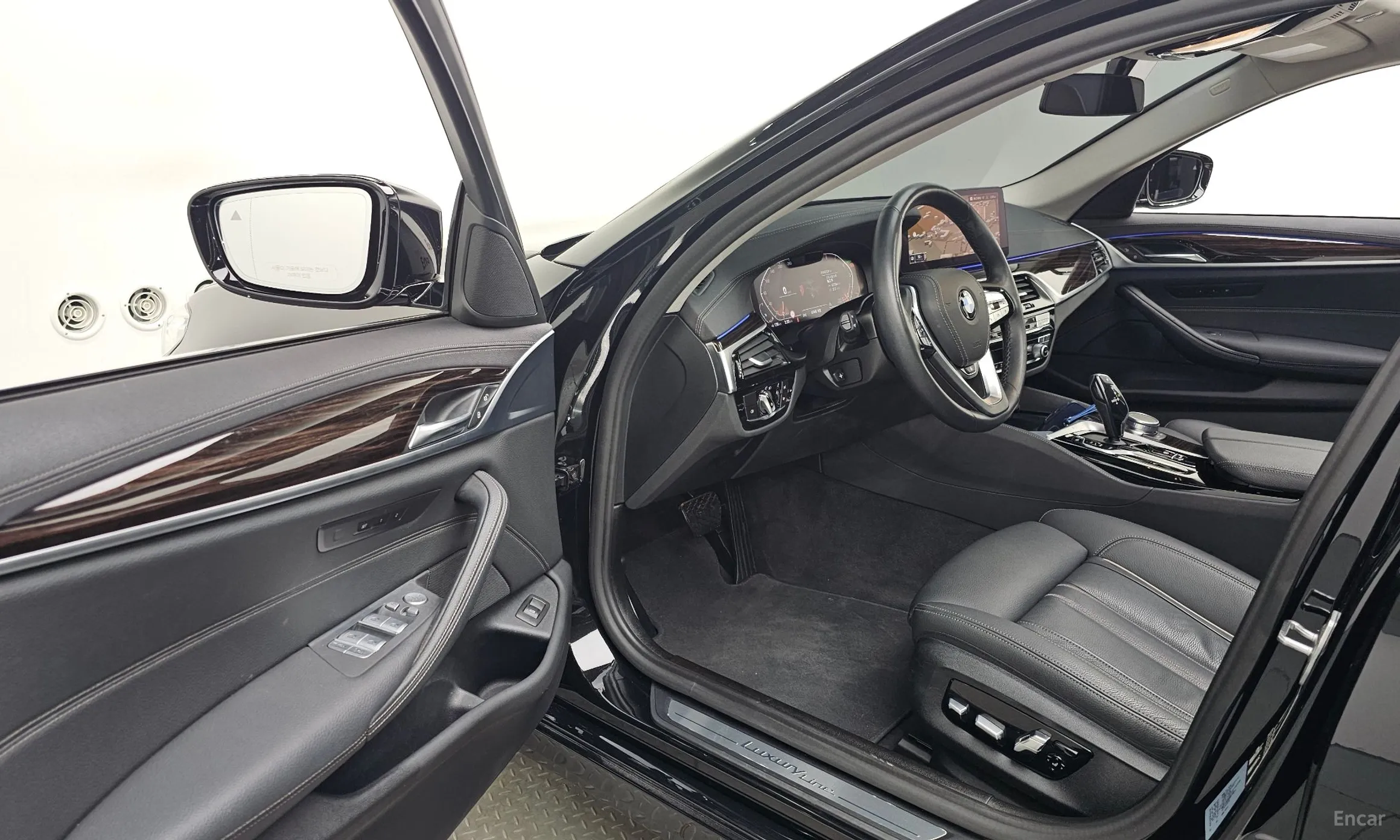 BMW 5 Series (G30) превью 10