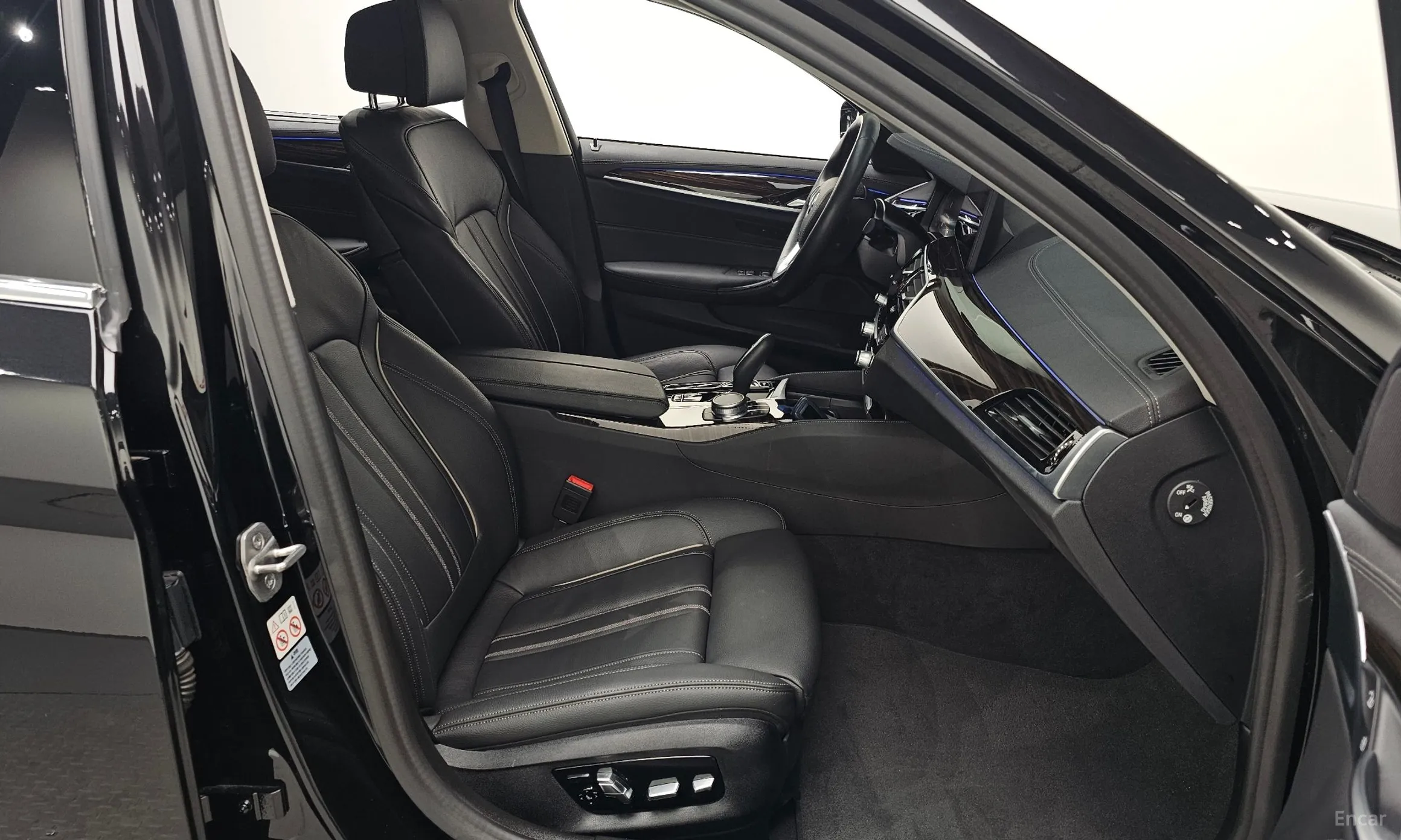 BMW 5 Series (G30) превью 11