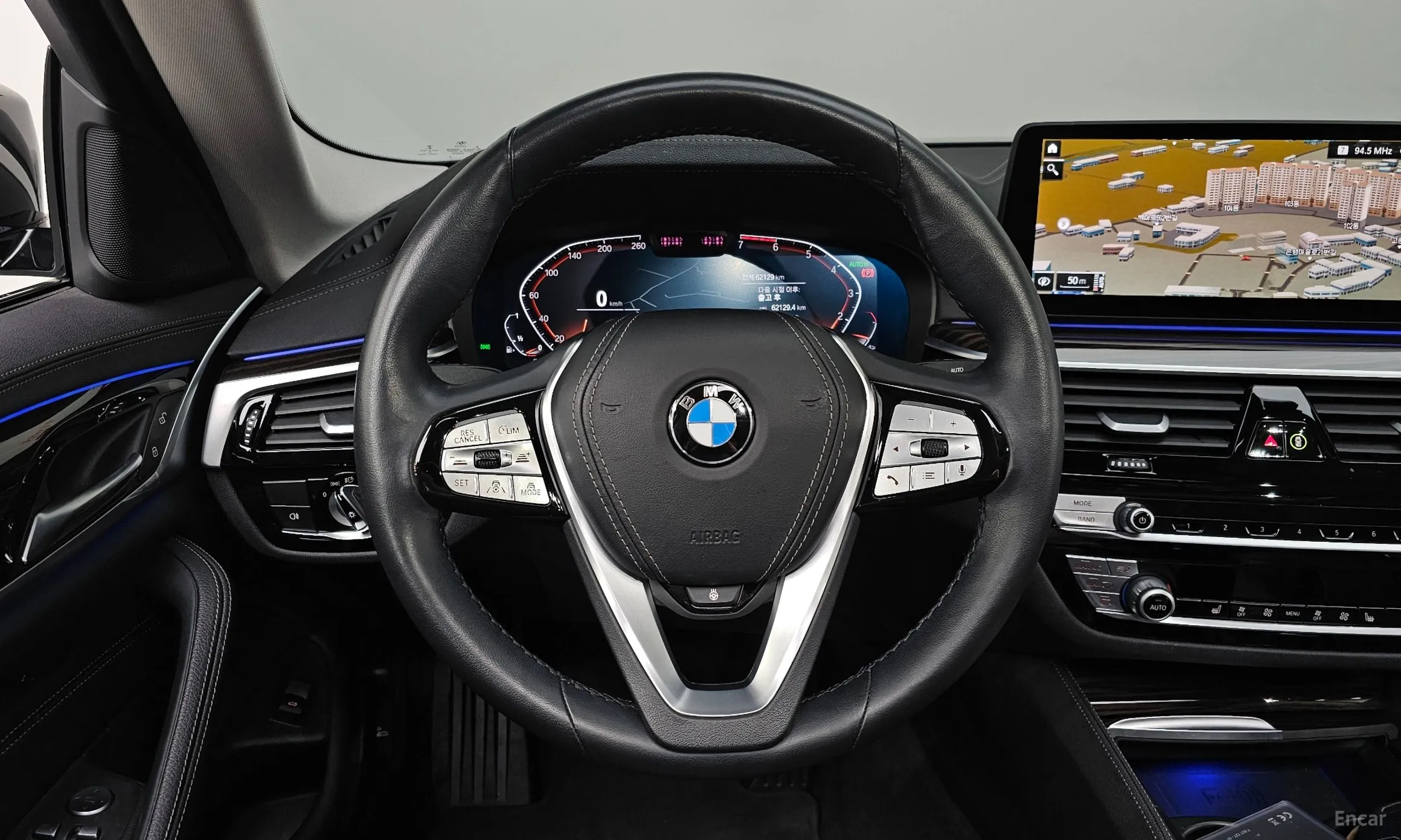 BMW 5 Series (G30) превью 13