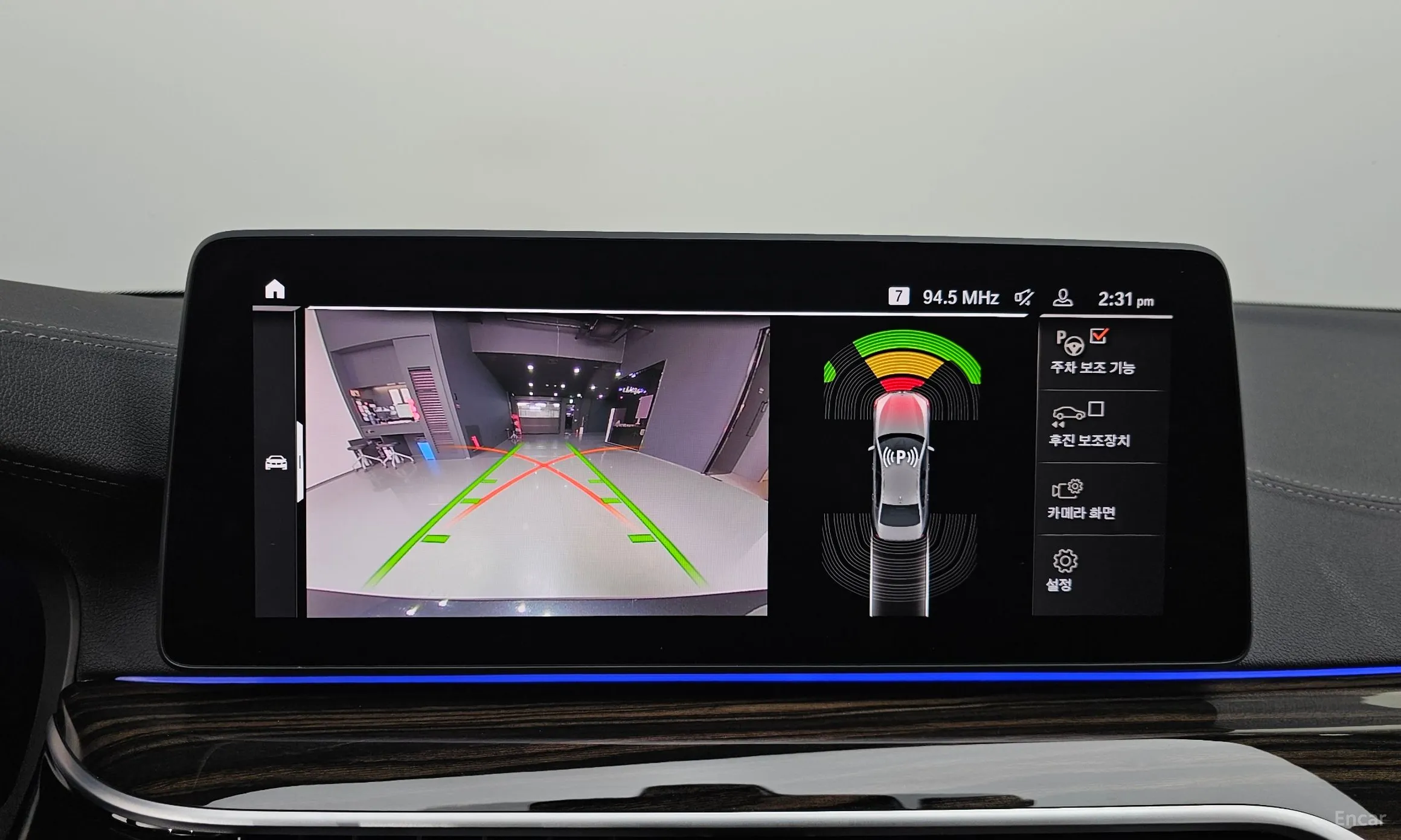 BMW 5 Series (G30) превью 15