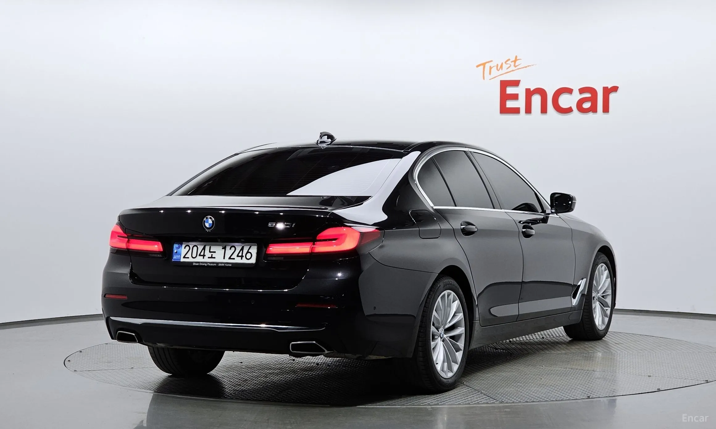 BMW 5 Series (G30) превью 2