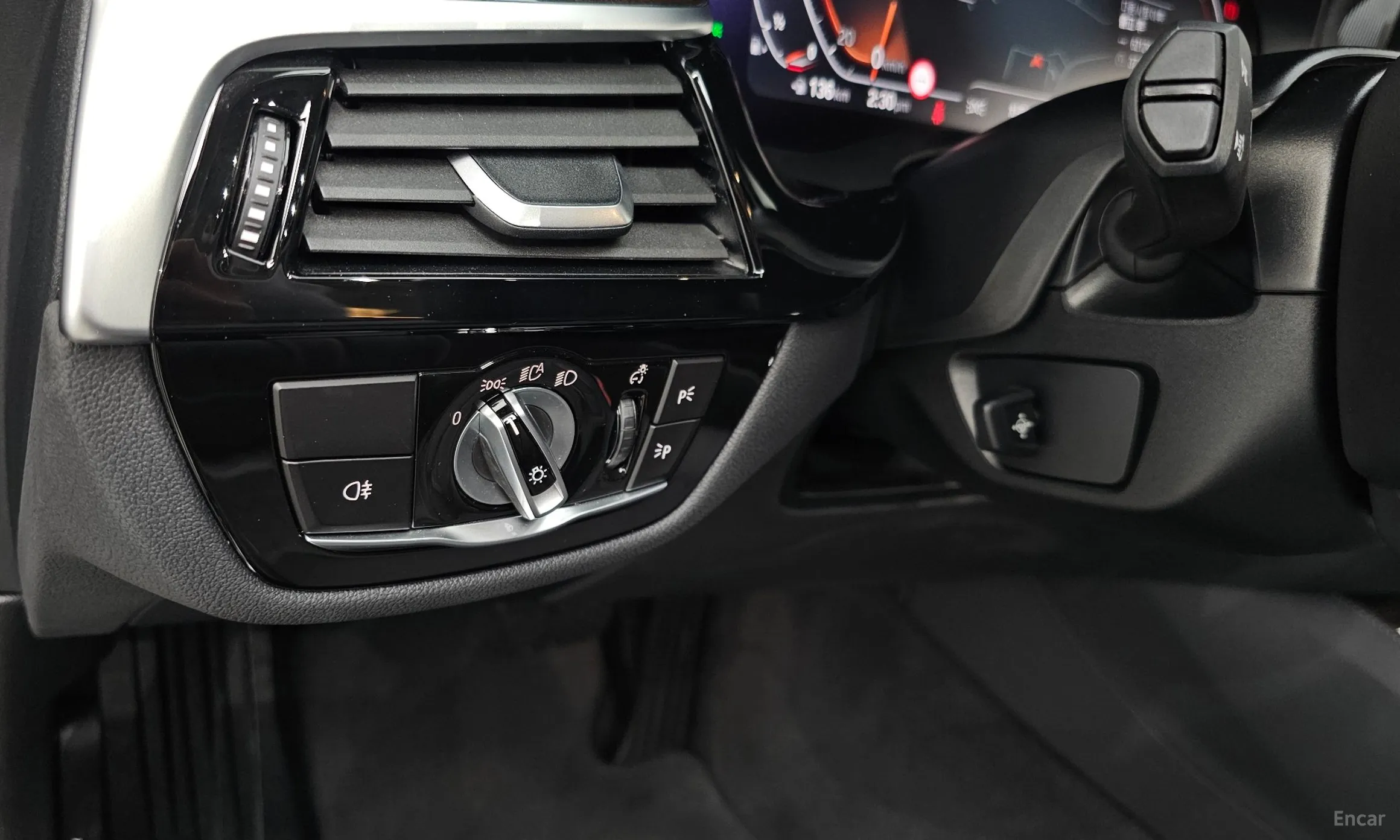 BMW 5 Series (G30) превью 18