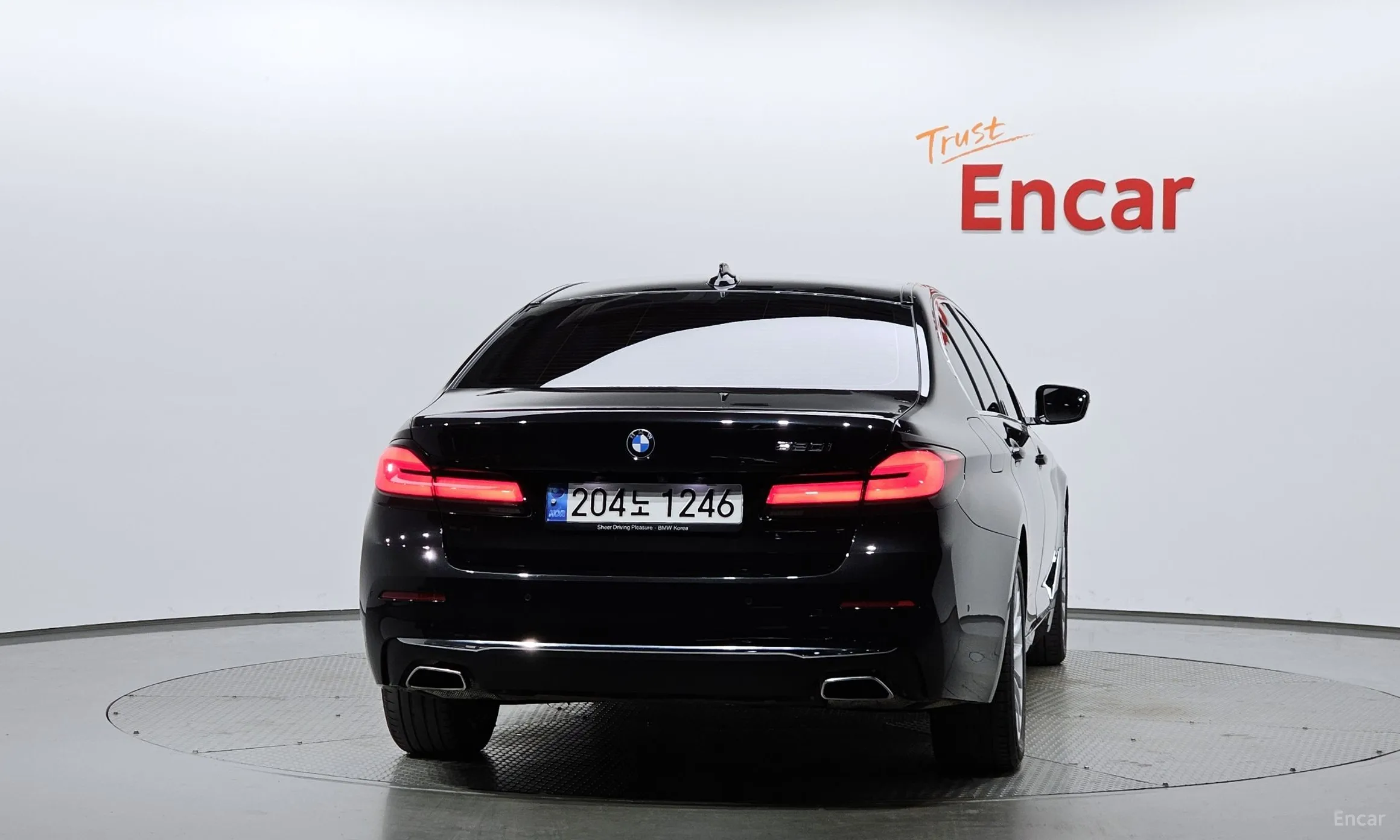 BMW 5 Series (G30) превью 4