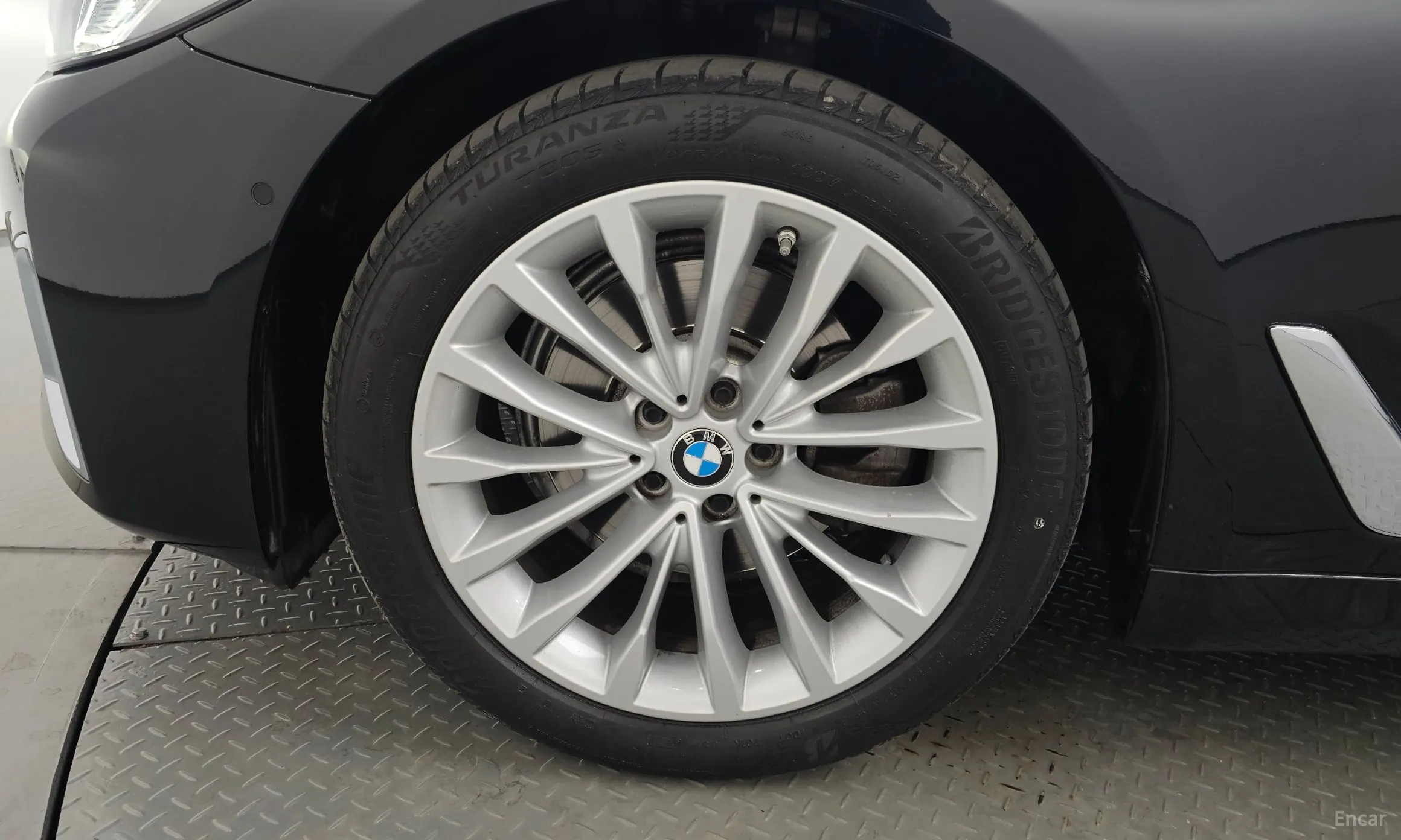BMW 5 Series (G30) превью 5