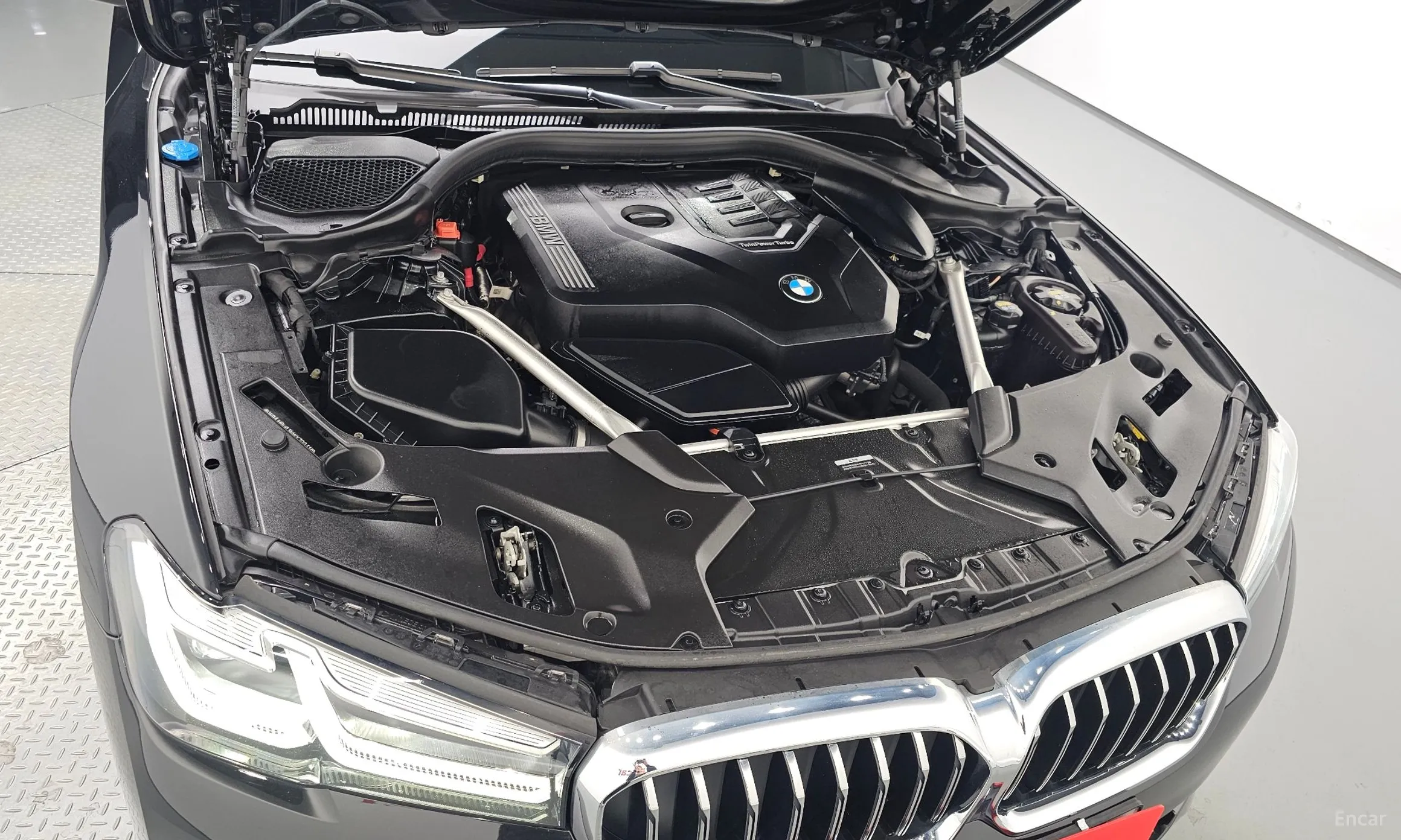 BMW 5 Series (G30) превью 6