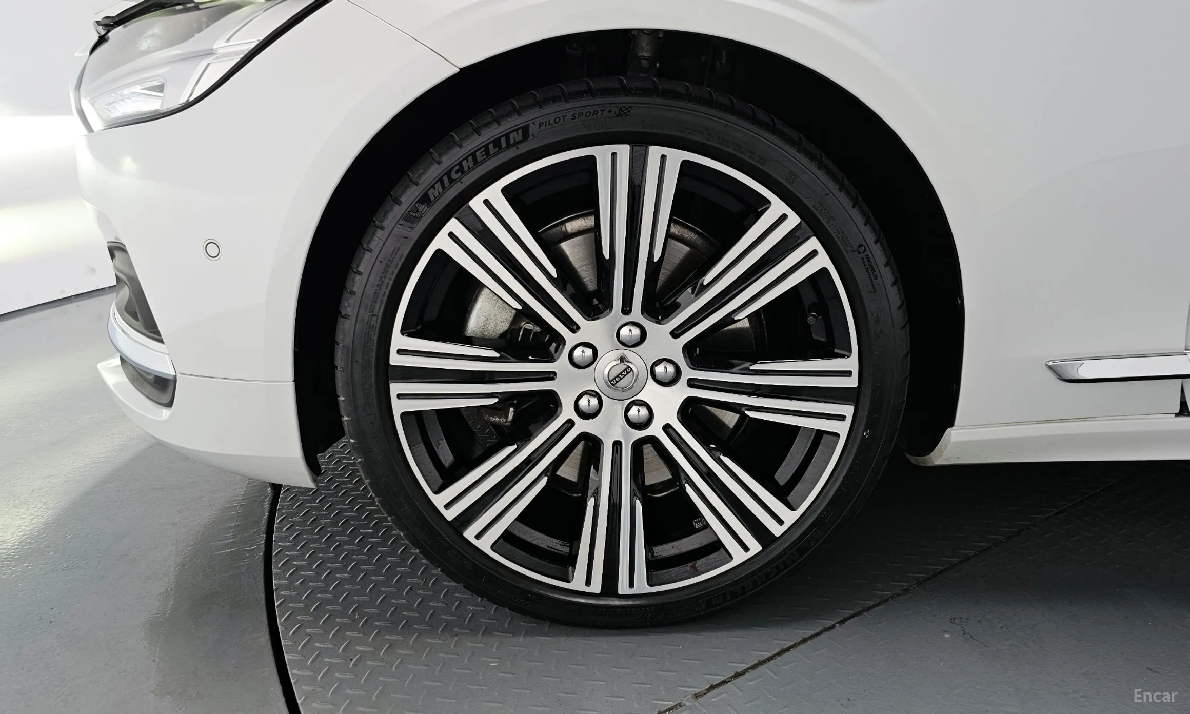 Volvo S90 превью 5