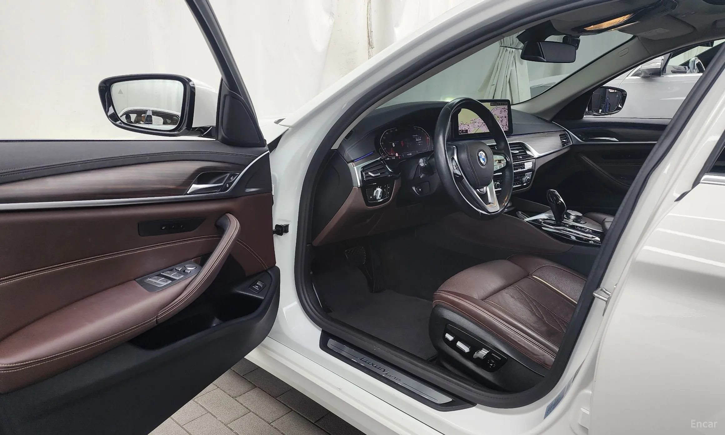 BMW 5 Series (G30) превью 10