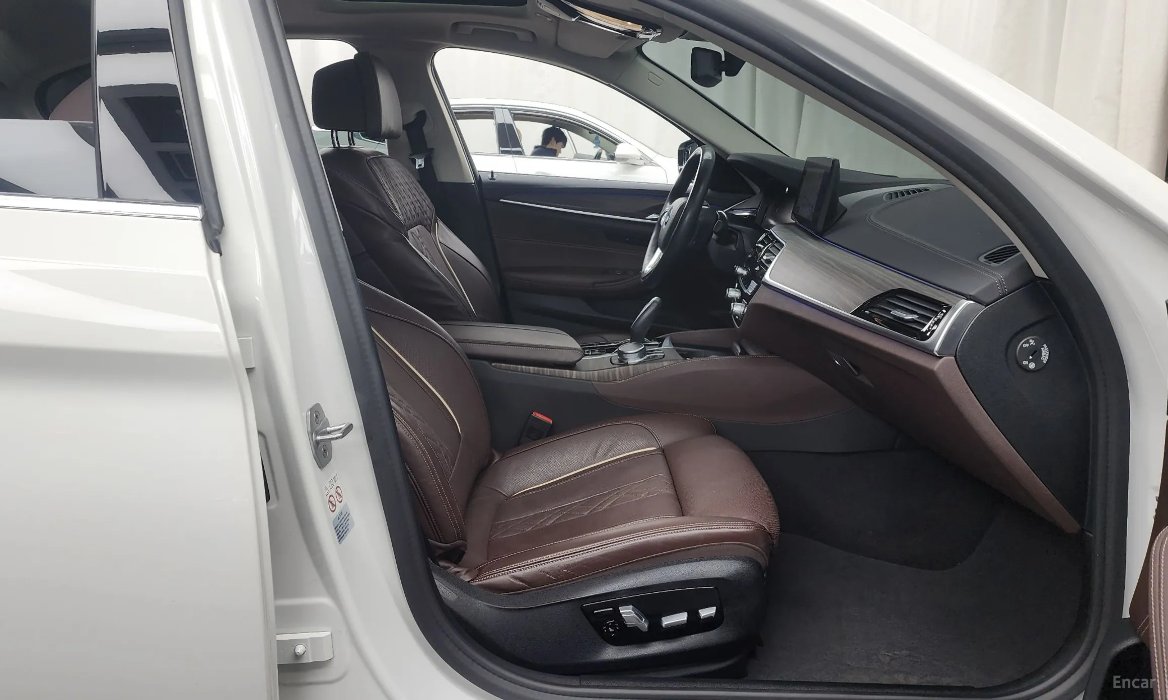 BMW 5 Series (G30) превью 11