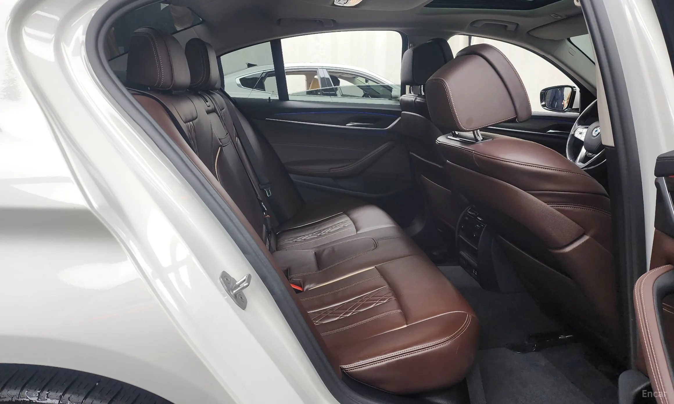 BMW 5 Series (G30) превью 12