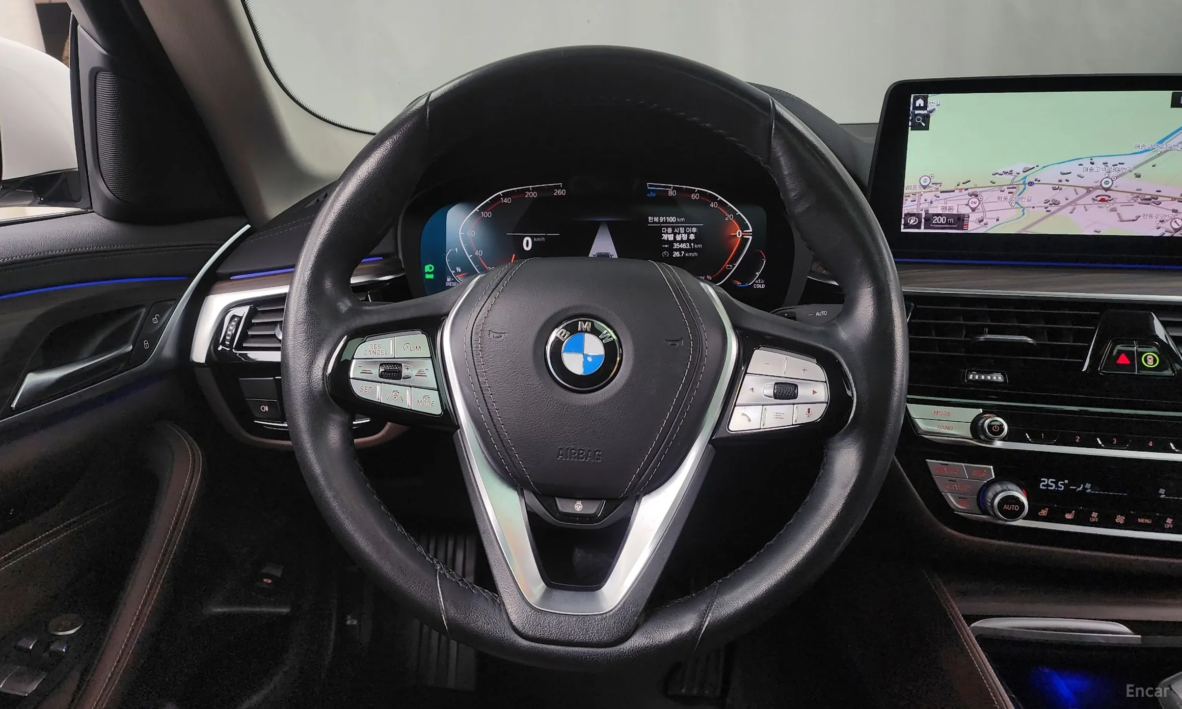 BMW 5 Series (G30) превью 13