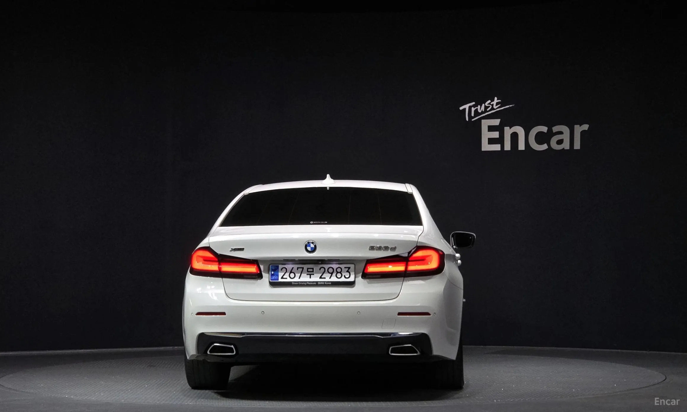 BMW 5 Series (G30) превью 4