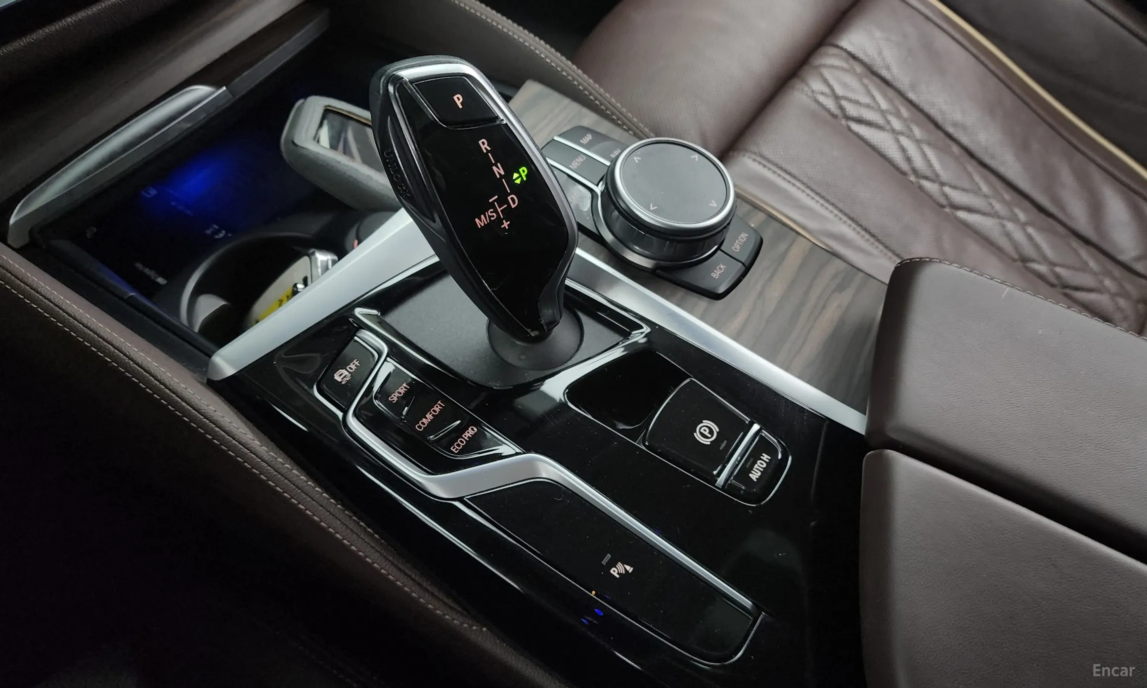 BMW 5 Series (G30) превью 9