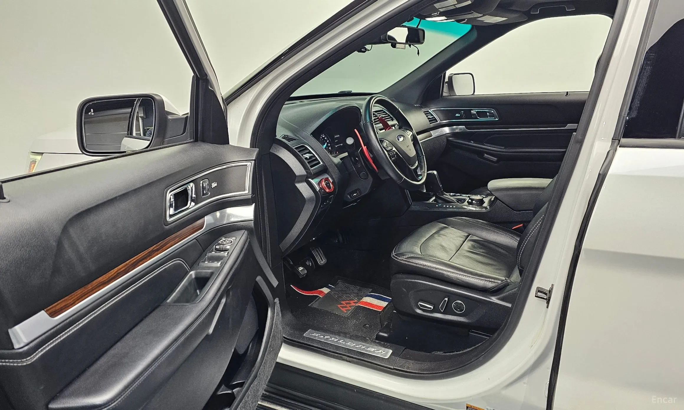 Ford Explorer превью 10