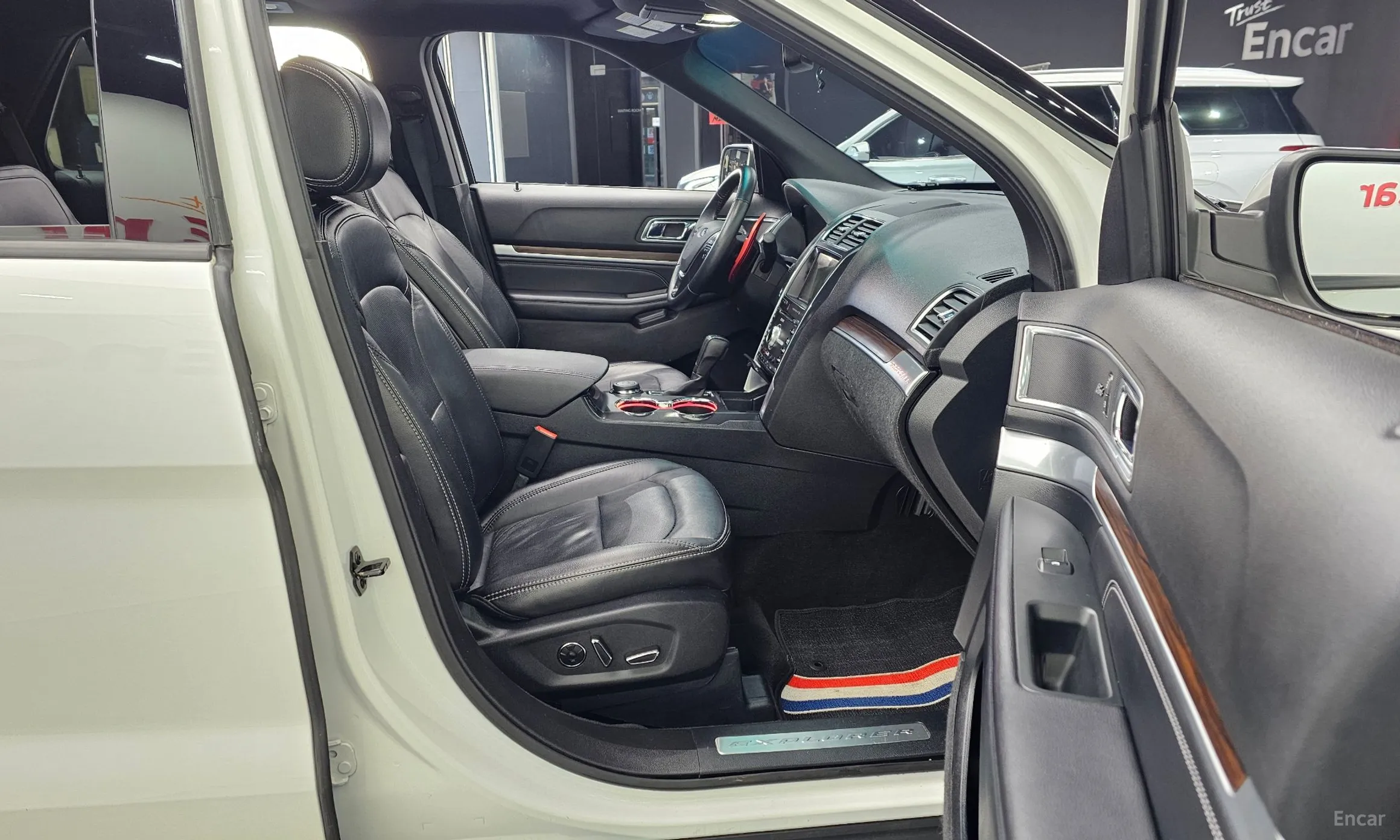 Ford Explorer превью 11