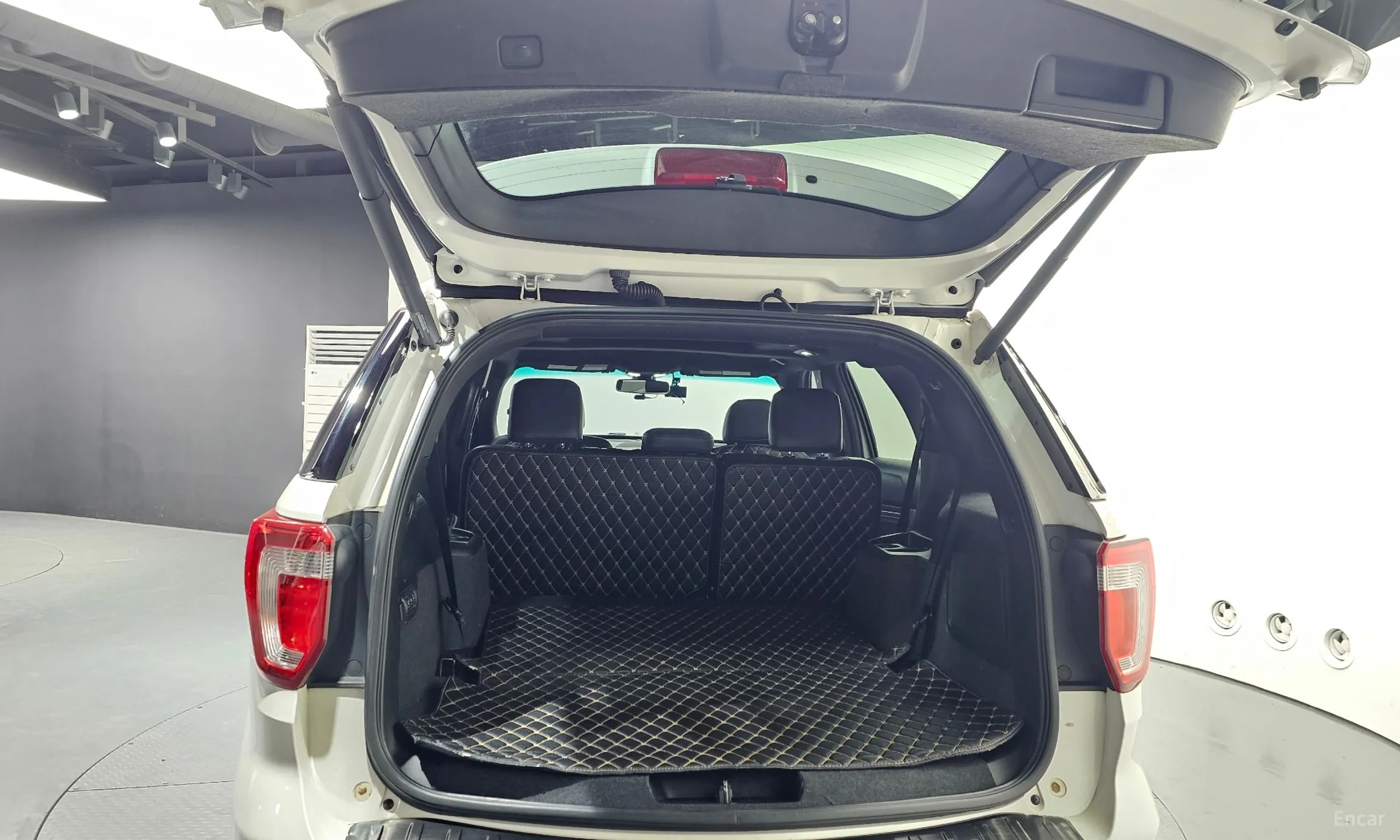 Ford Explorer превью 20