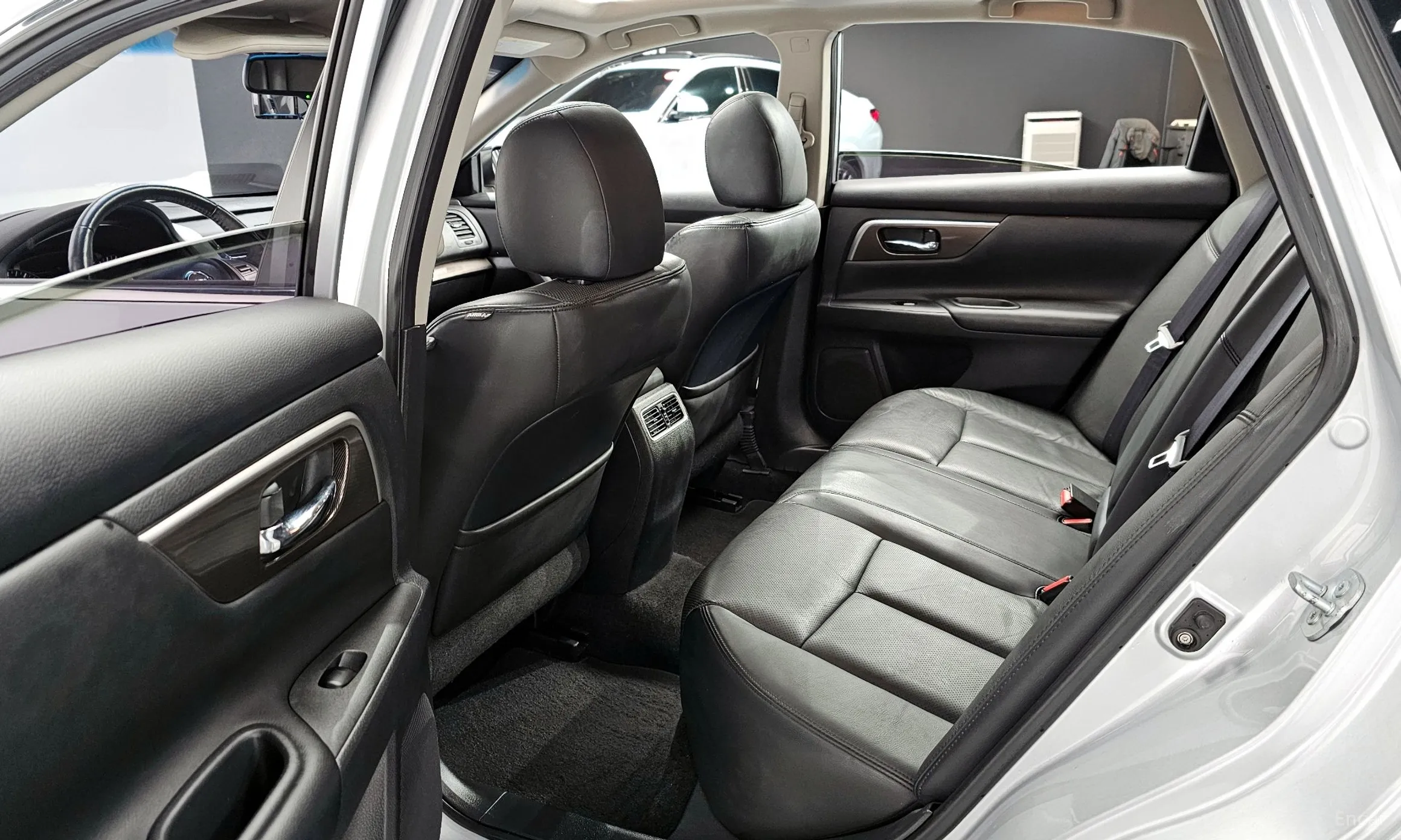 Nissan Altima превью 10