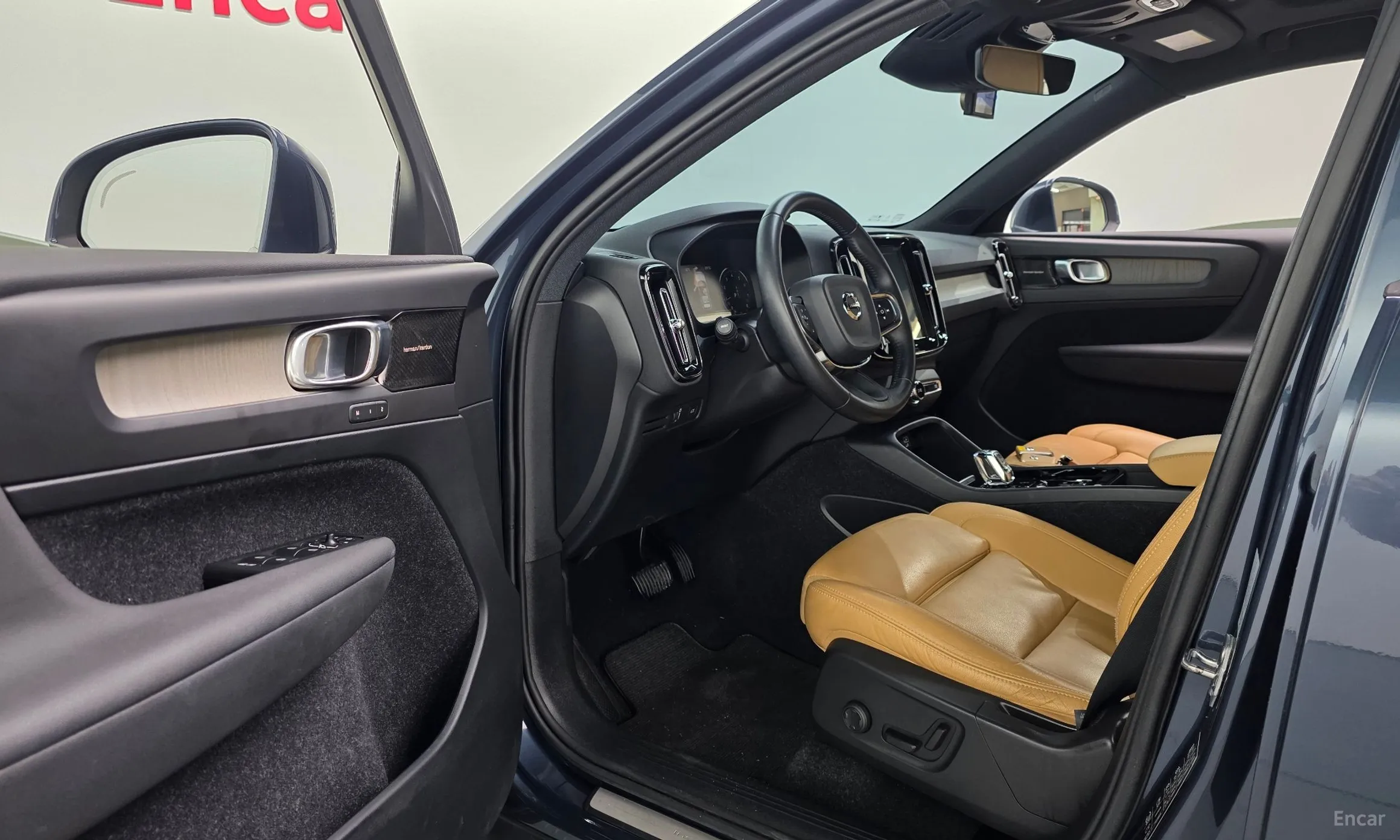 Volvo XC40 превью 12