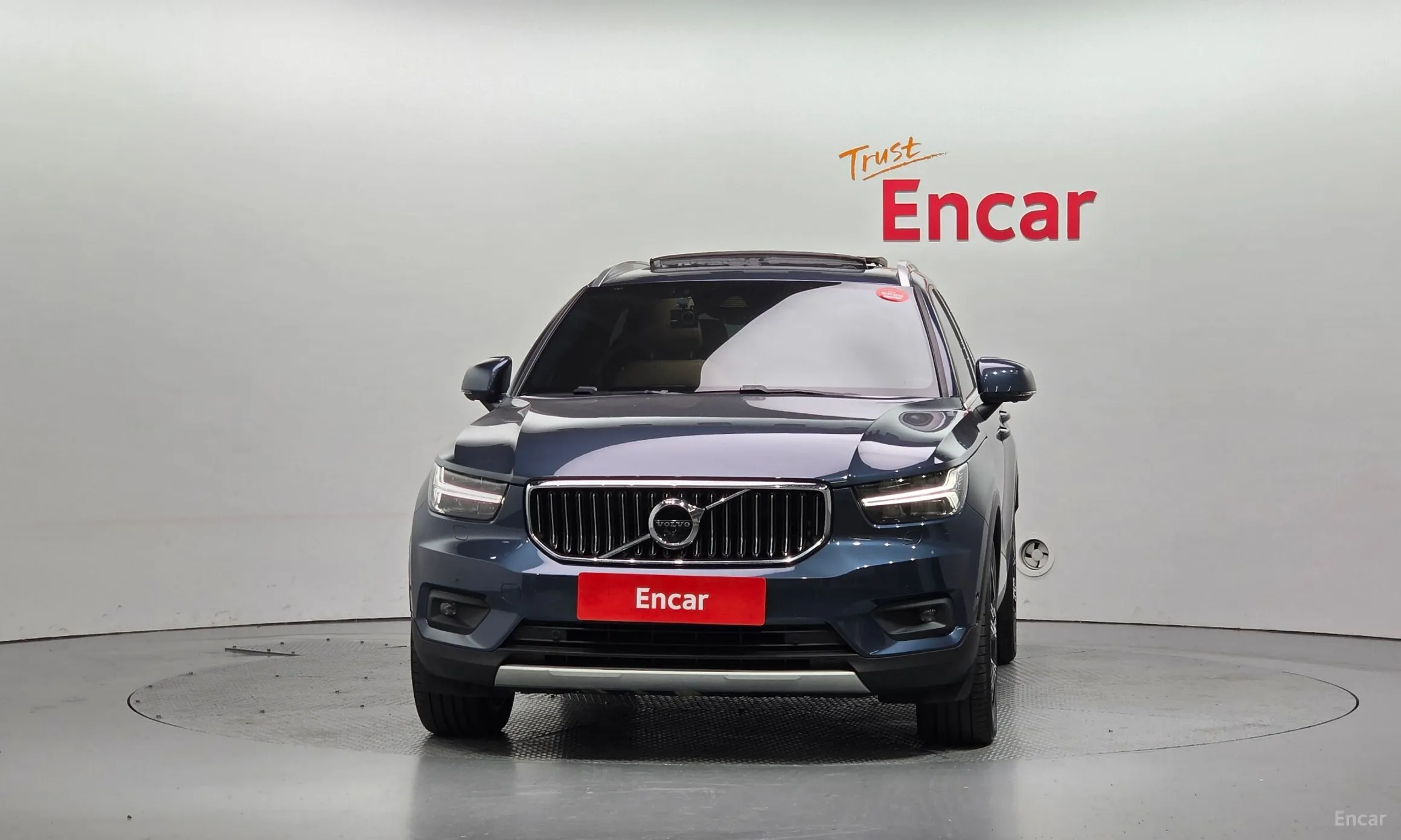 Volvo XC40 превью 3